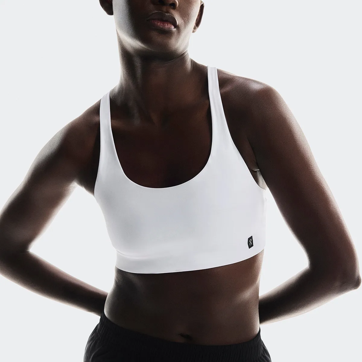 Женский топ Studio Bra On, белый
Женский топ Studio Bra On, белый