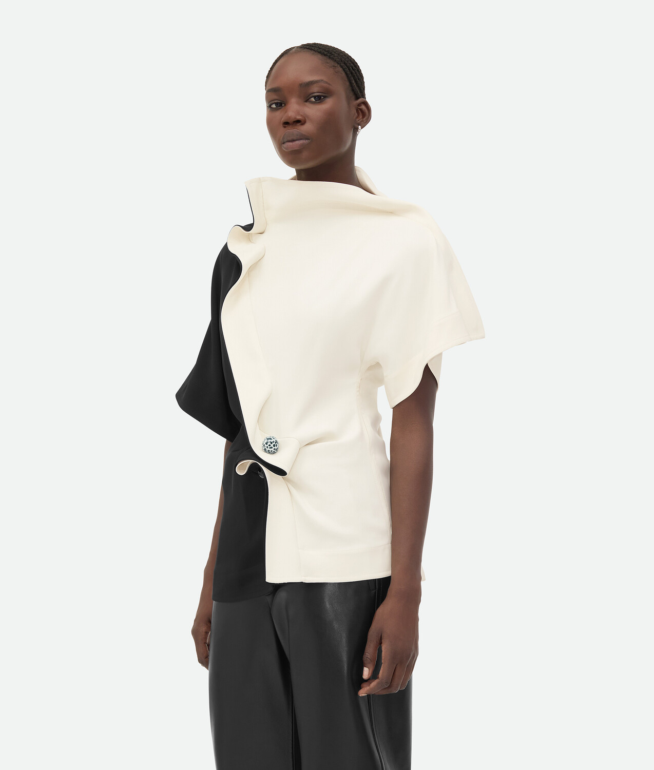 Топ для пирсинга из жидкой вискозы Bottega Veneta, серо-голубой/черный
Топ для пирсинга из жидкой вискозы Bottega Veneta, серо-голубой/черный