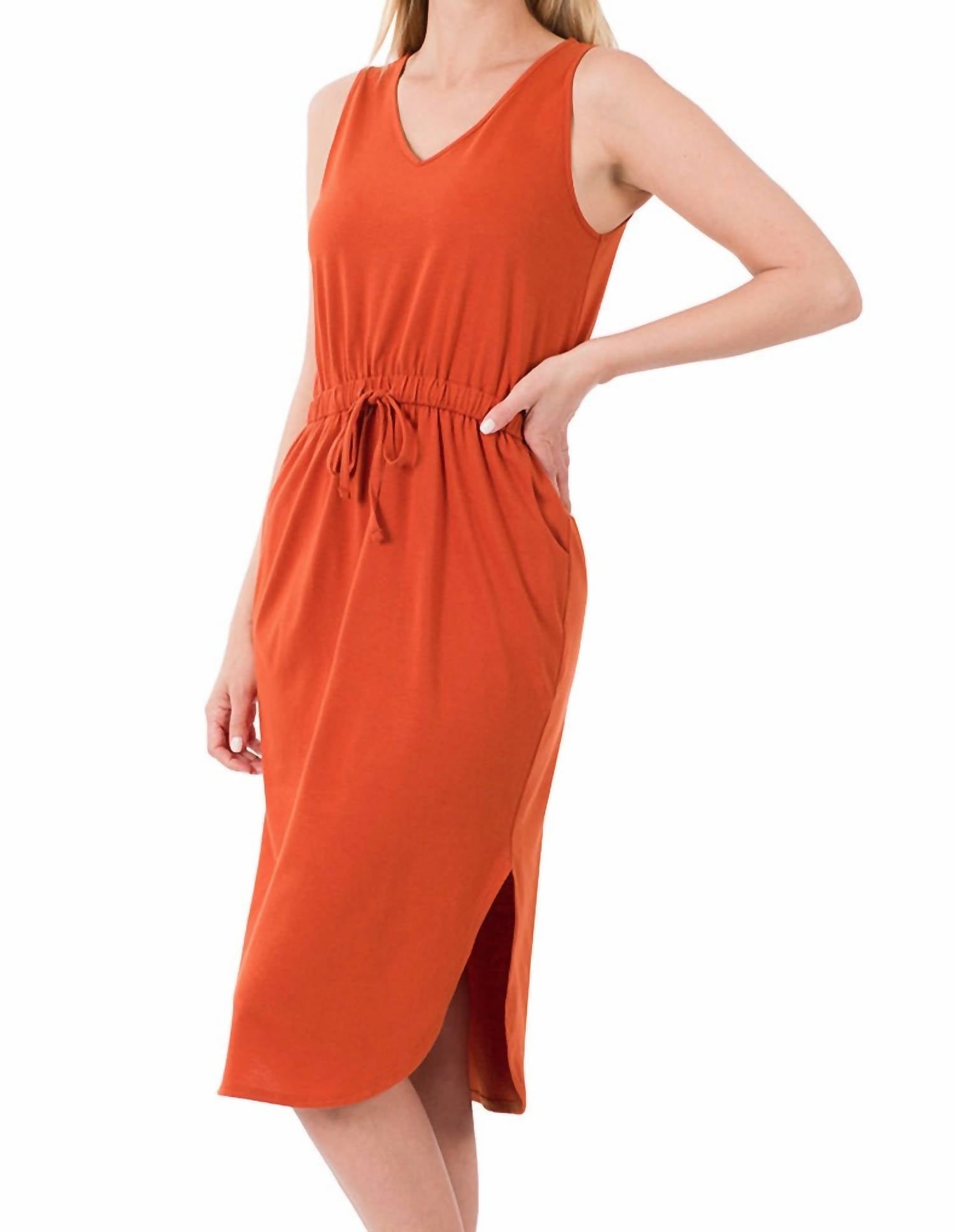 Медное платье с завязками на талии и фигурным подолом ZENANA, Copper
Медное платье с завязками на талии и фигурным подолом ZENANA, Copper