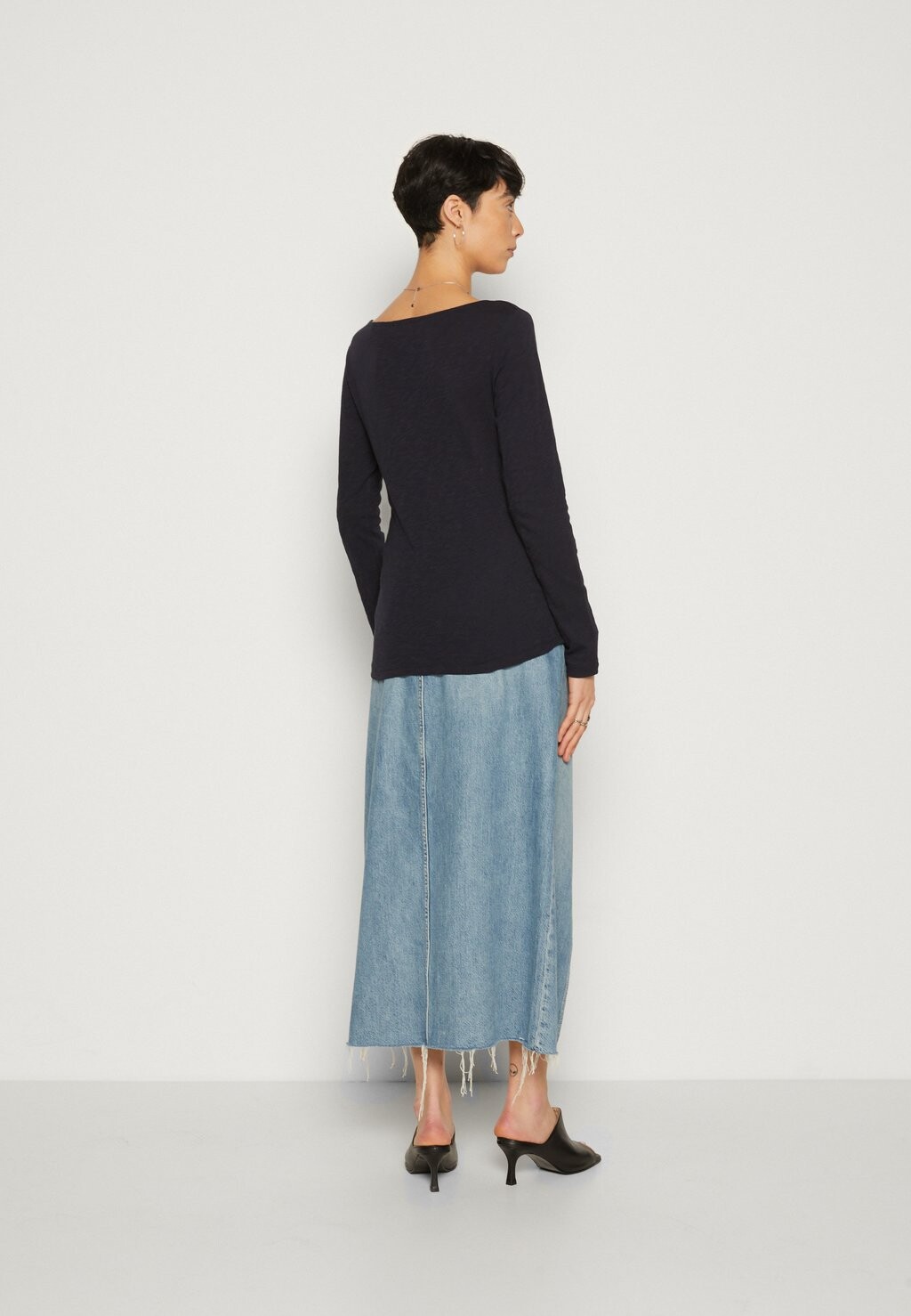 Топ с длинными рукавами Marc O'Polo, темно-синий Long Sleeve Boat Neck
Топ с длинными рукавами Marc O'Polo, темно-синий Long Sleeve Boat Neck