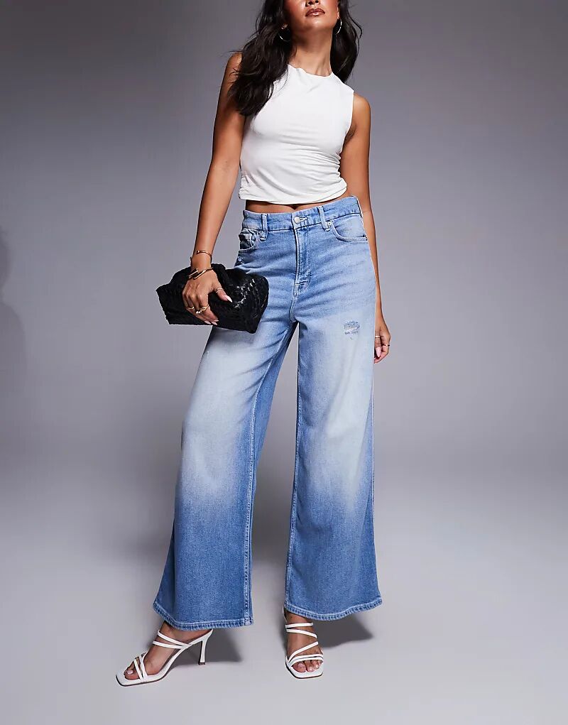 Джинсы Good American Good Skate с широкими штанинами, средне-синего цвета 
Джинсы Good American Good Skate с широкими штанинами, средне-синего цвета