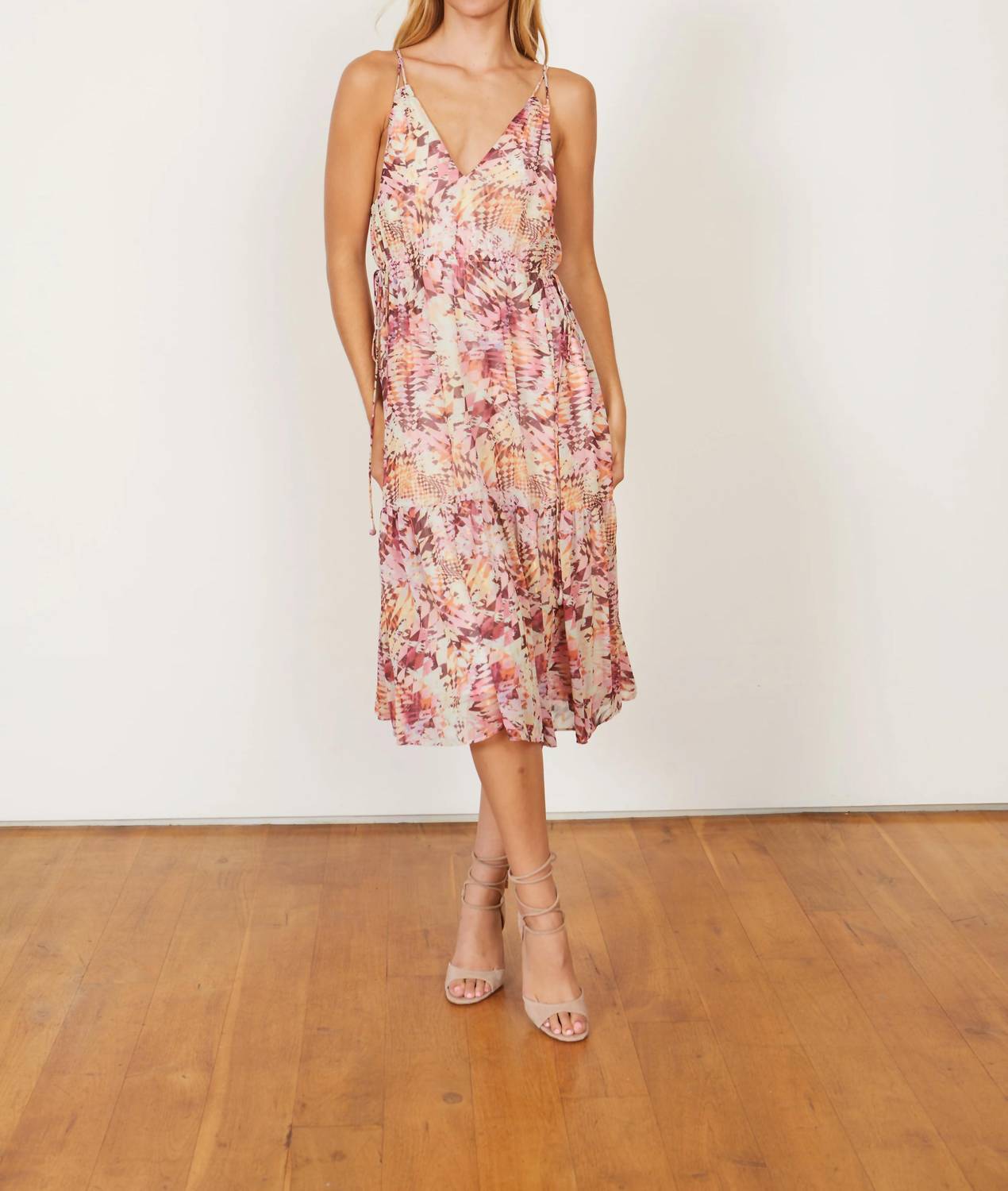 Платье Skylar в цвете калейдоскопа CABALLERO, цвет kaleidoscope bloom
Платье Skylar в цвете калейдоскопа CABALLERO, цвет kaleidoscope bloom