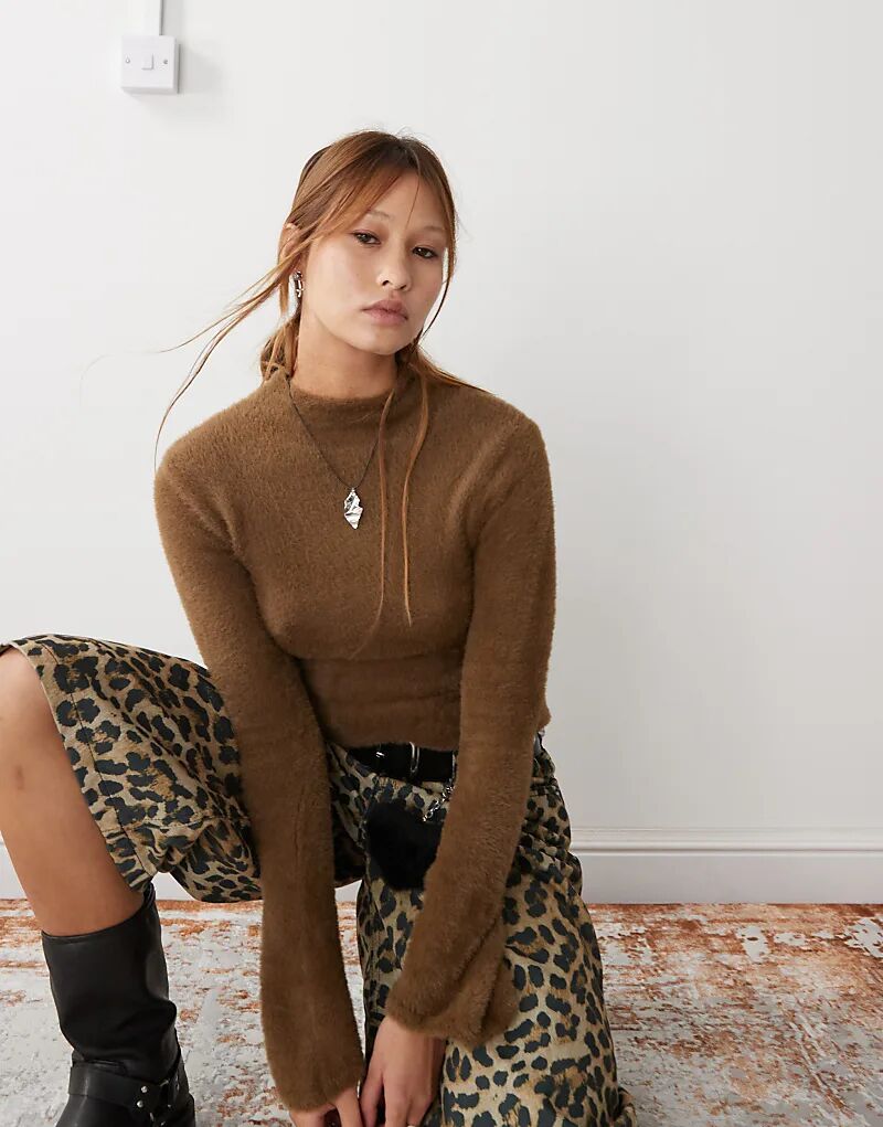 Вязаный свитер Jenny hairy коричневого цвета Weekday
Вязаный свитер Jenny hairy коричневого цвета Weekday