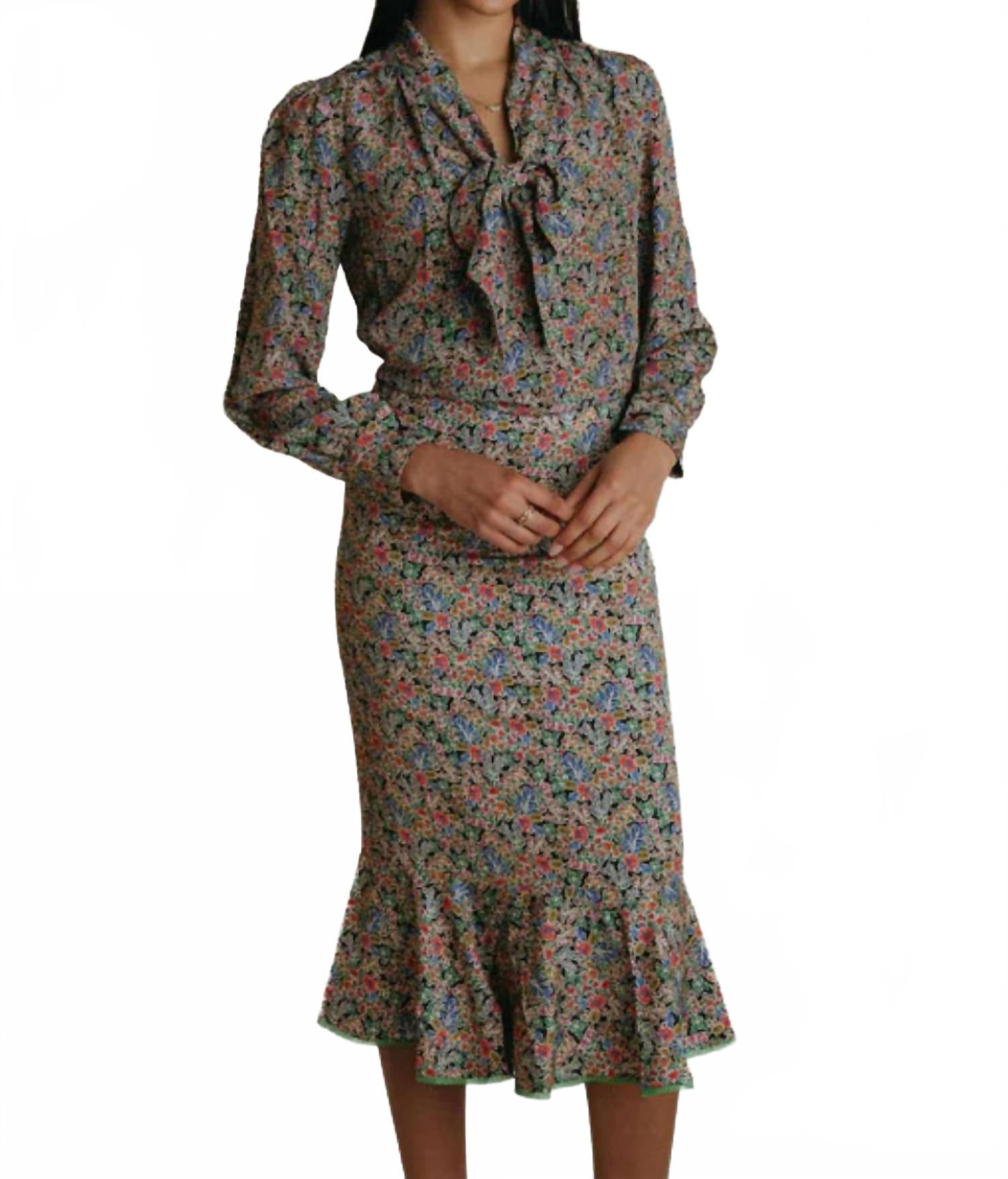 LAROQUE Расклешенная юбка Cece синего цвета
LAROQUE Расклешенная юбка Cece синего цвета