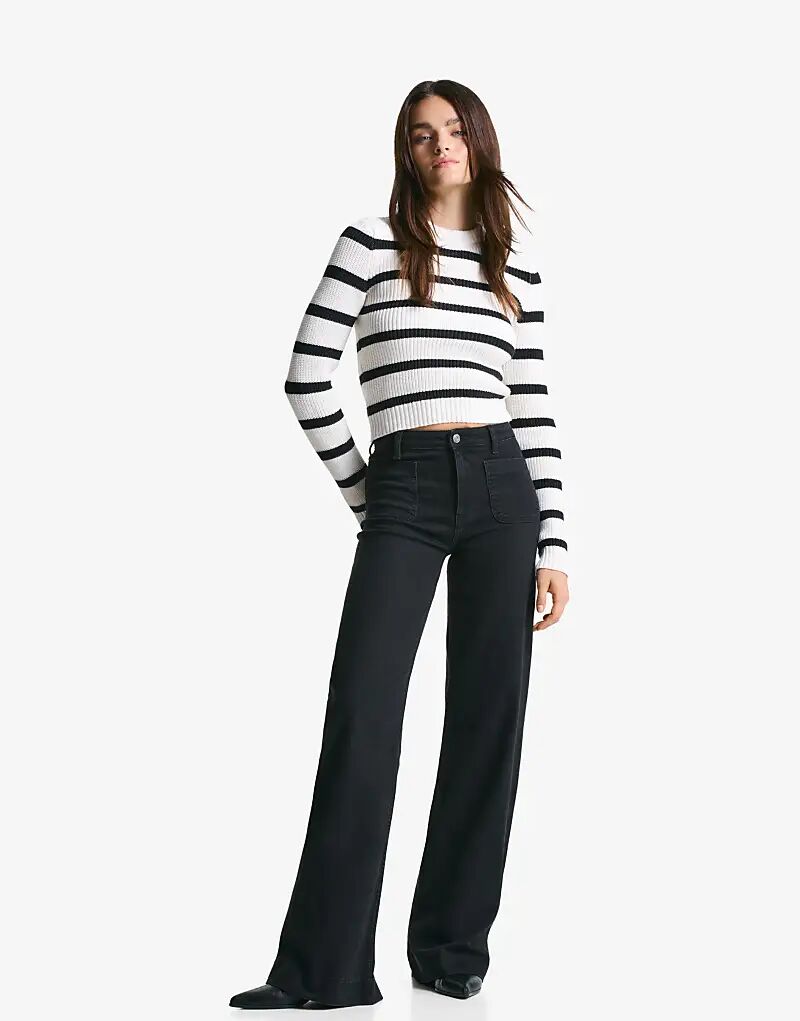 Бесшовные джинсы Bershka широкого кроя с карманами черного цвета
Бесшовные джинсы Bershka широкого кроя с карманами черного цвета