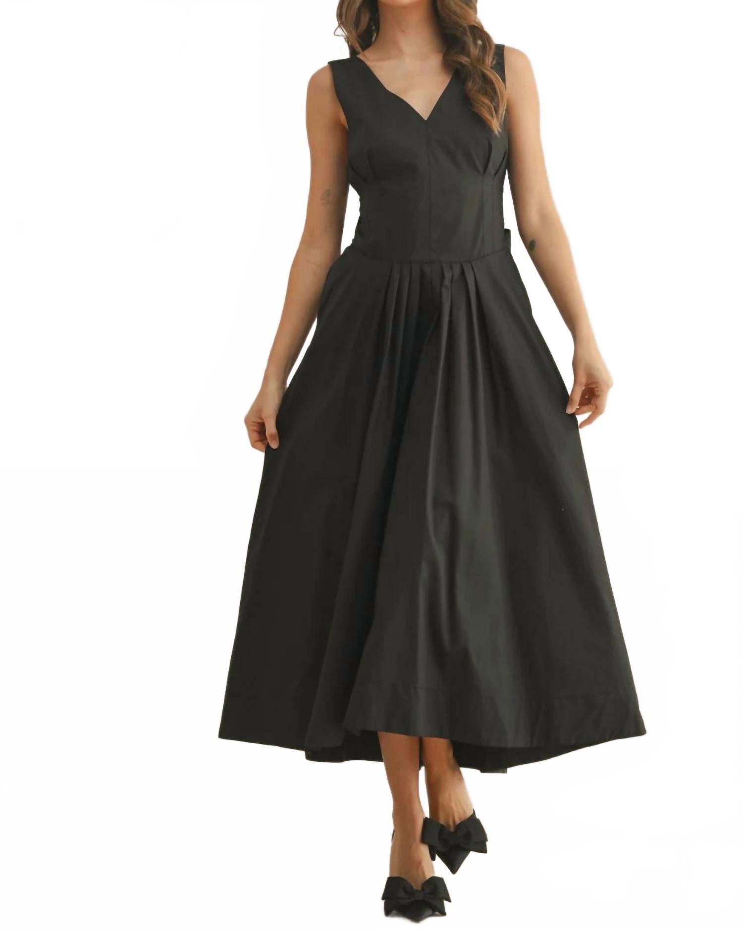 Черное платье с плетеными деталями MIOU MUSE
Черное платье с плетеными деталями MIOU MUSE