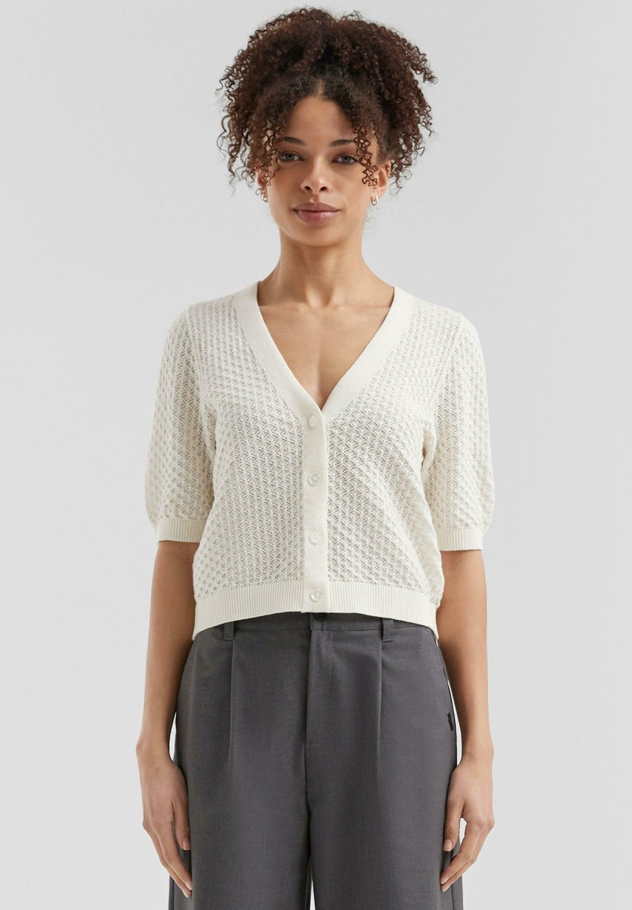Кардиган QS MIT AJOURMUSTER, Ecru/Off-White
Кардиган QS MIT AJOURMUSTER, Ecru/Off-White