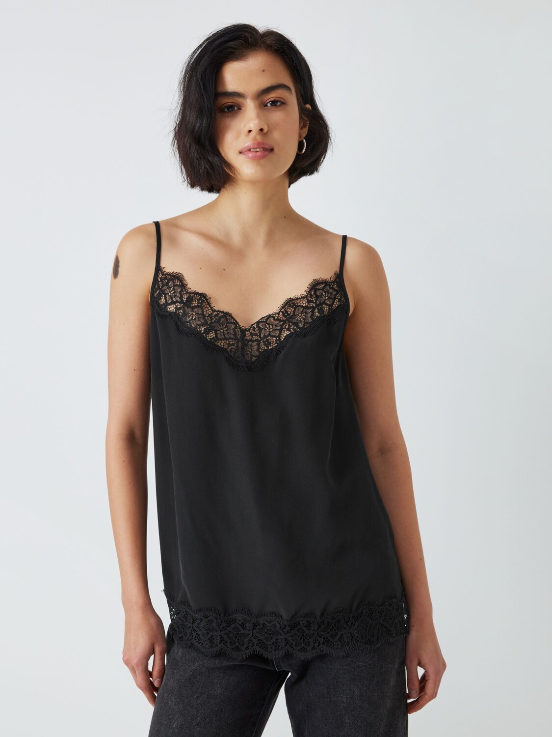 Шелковый топ на бретельках John Lewis, черный
Шелковый топ на бретельках John Lewis, черный