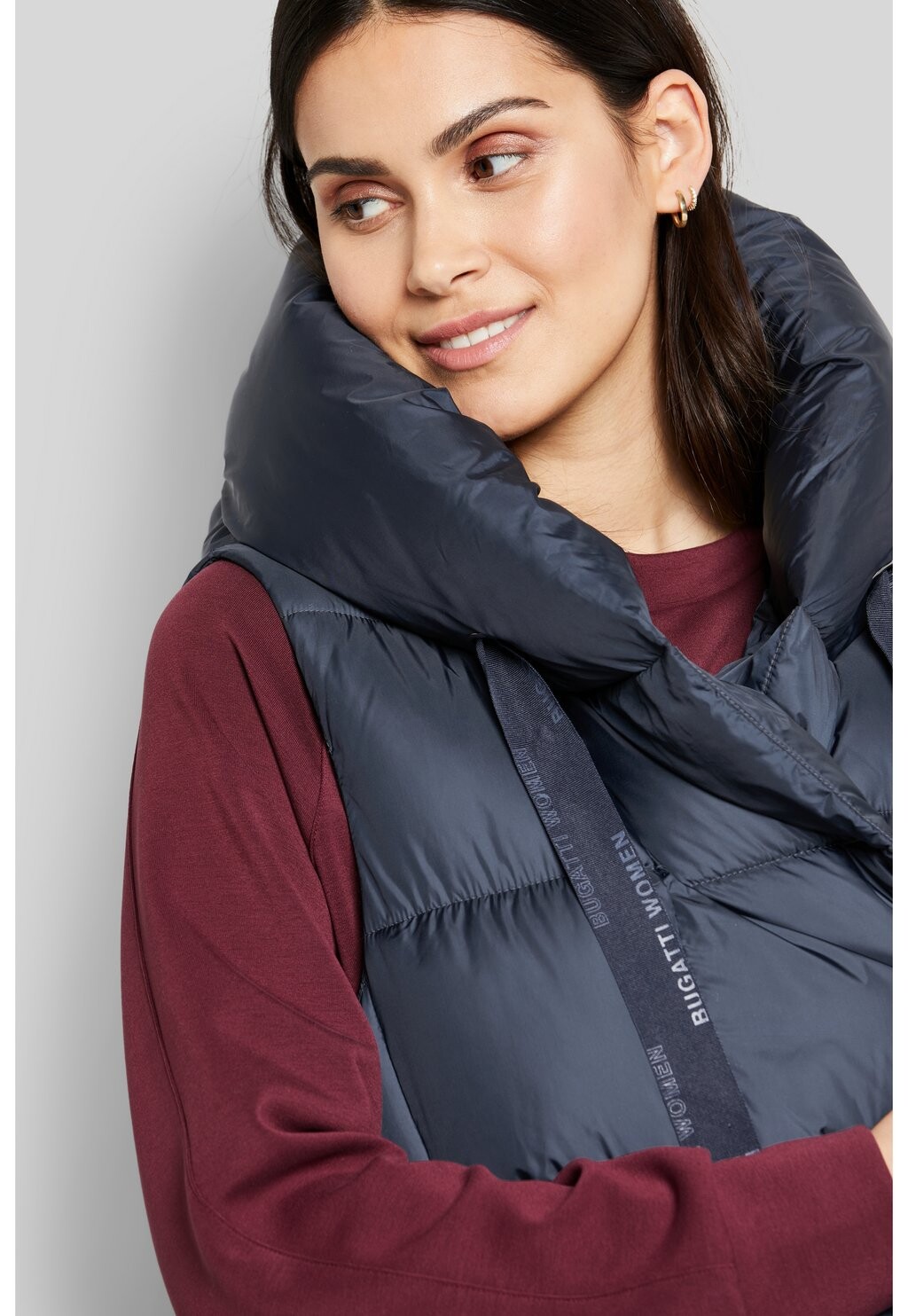 Жилет RESPECT NATURE bugatti, темно-синий
Жилет RESPECT NATURE bugatti, темно-синий