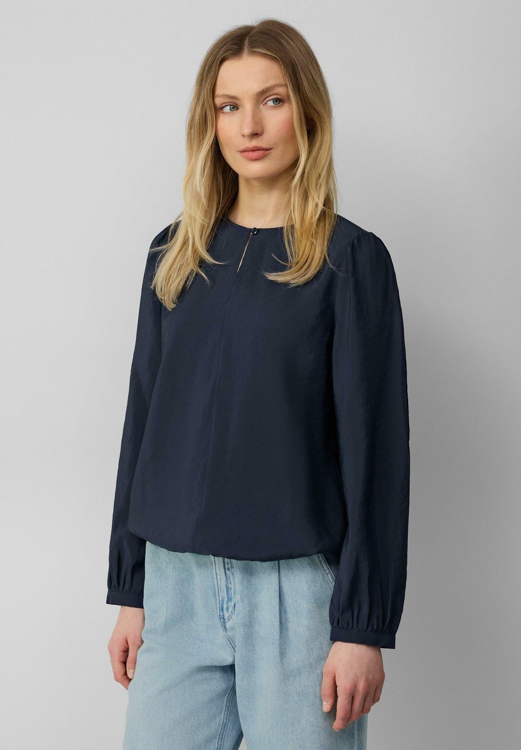 Блуза MIT RAFFUNG UND PUFFÄRMELN s.Oliver, темно-синий
Блуза MIT RAFFUNG UND PUFFÄRMELN s.Oliver, темно-синий