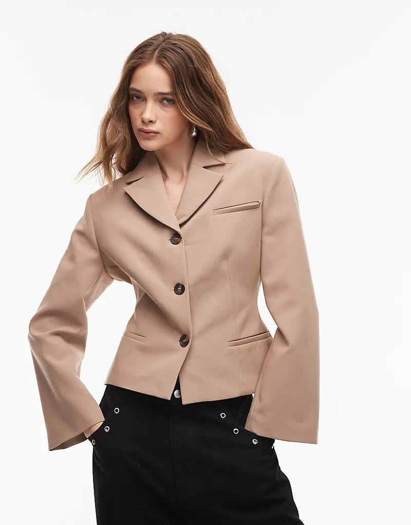 Приталенный блейзер ASOS DESIGN цвета верблюжьей шерсти с высокой линией талии
Приталенный блейзер ASOS DESIGN цвета верблюжьей шерсти с высокой линией талии