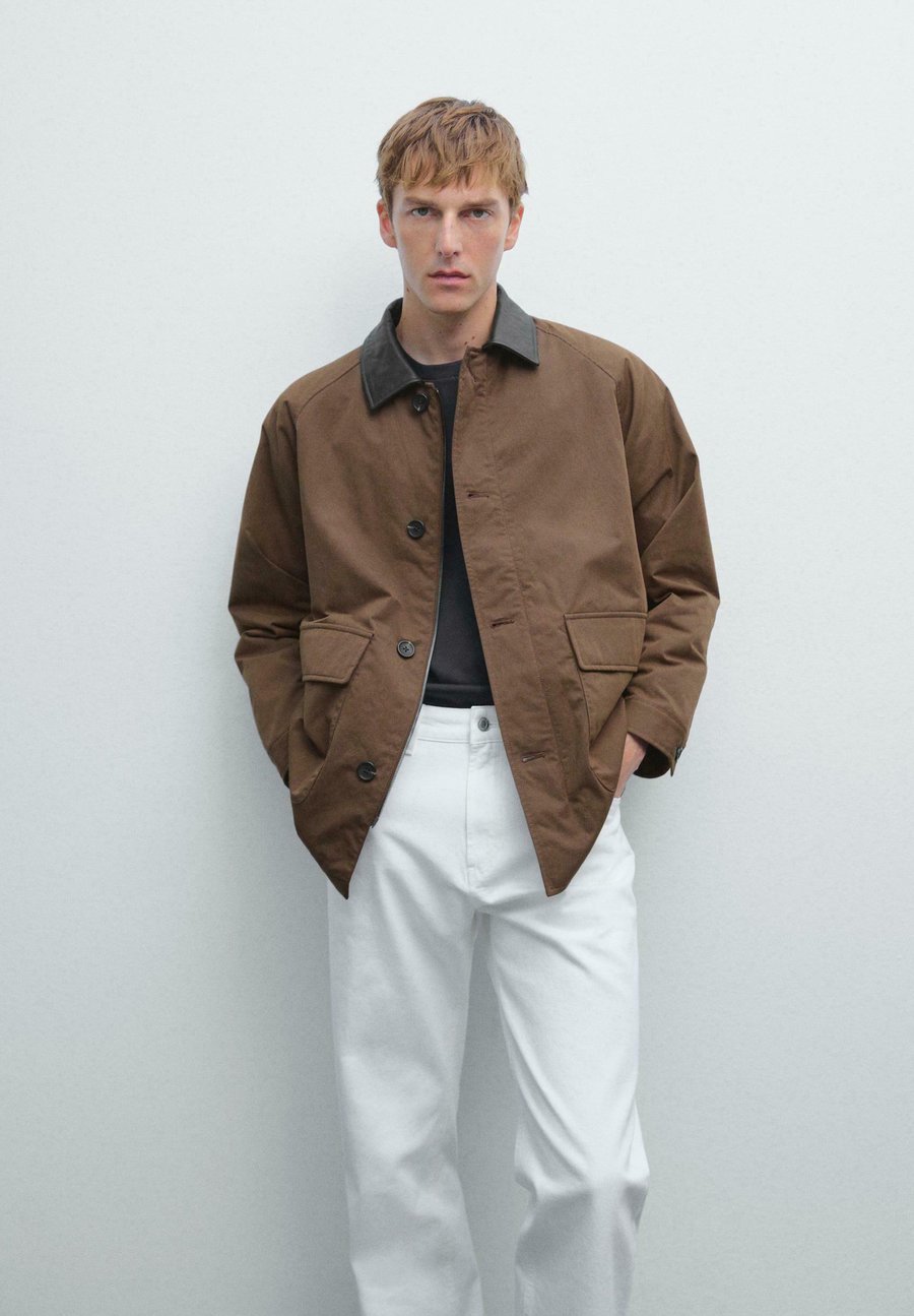 Пальто Massimo Dutti SHORT WITH COLLAR DETAIL, Dark Brown
Пальто Massimo Dutti SHORT WITH COLLAR DETAIL, Dark Brown