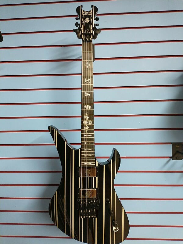 Электрогитара Schecter Synyster Custom W/Case
Электрогитара Schecter Synyster Custom W/Case