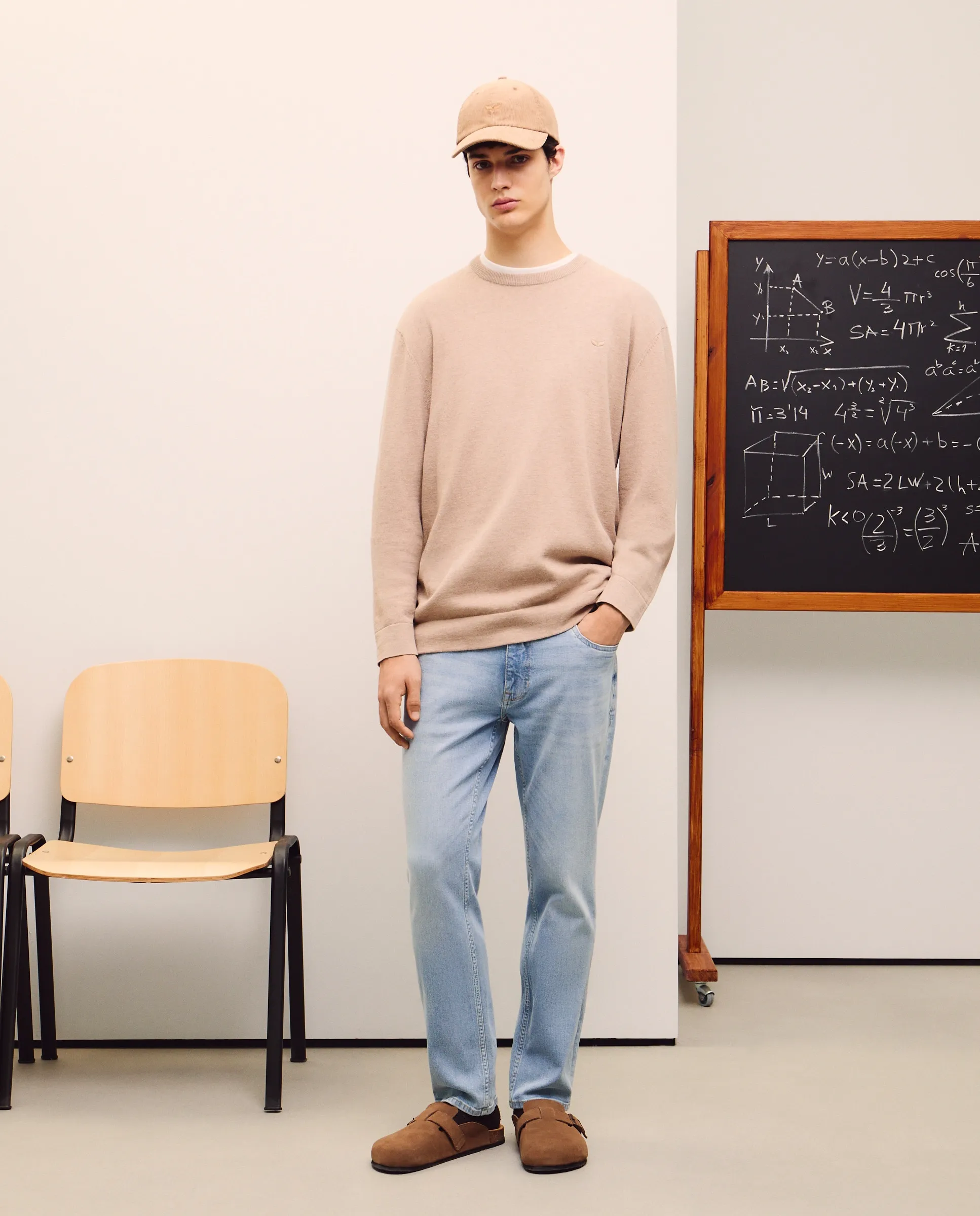 Простой базовый джемпер с круглым вырезом Green Coast, бежевый
Простой базовый джемпер с круглым вырезом Green Coast, бежевый