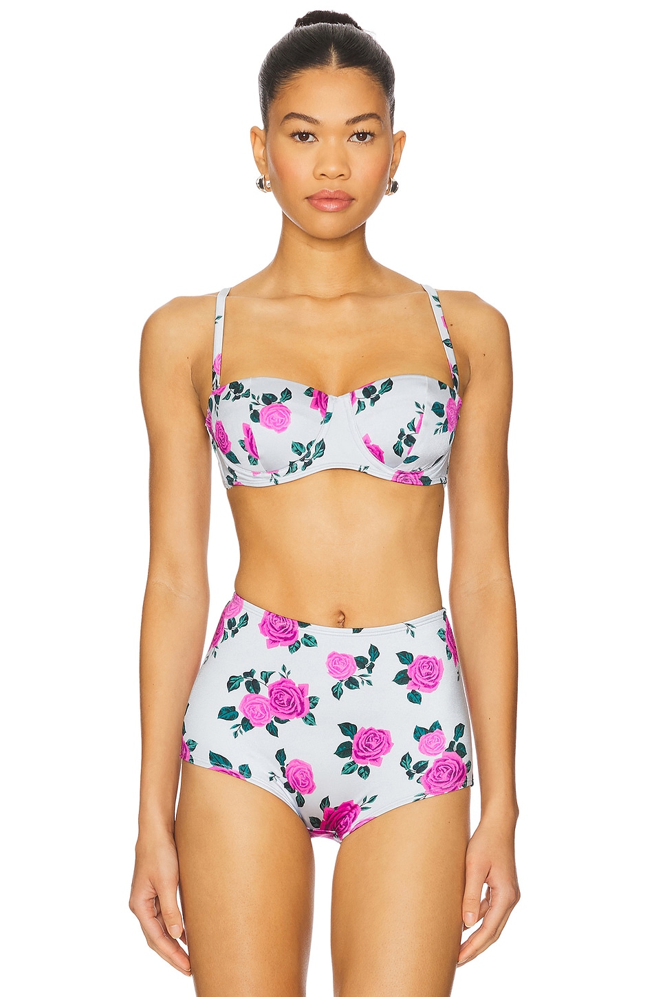 Бикини-топ на косточках из атласа Good American, vintage rose001
Бикини-топ на косточках из атласа Good American, vintage rose001