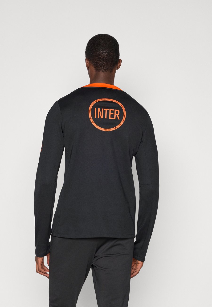 Топ Nike Performance INTER, Black/Thunder Blue/Safety Orange/Black
Топ Nike Performance INTER, Black/Thunder Blue/Safety Orange/Black