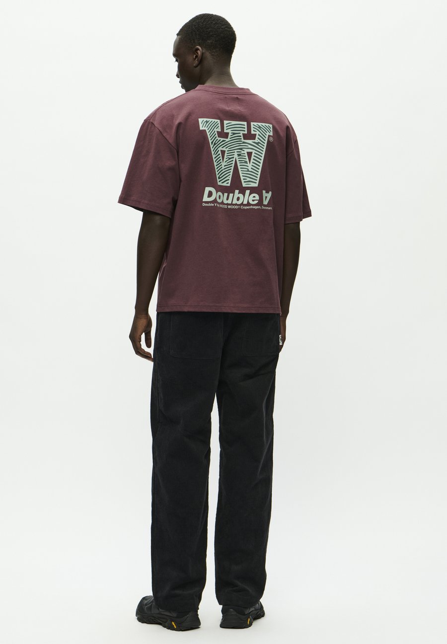 Футболка DOUBLE A BY W.W. LIAM AANEUE, Decadent Chocolate/Dark Brown, Коричневый, Футболка DOUBLE A BY W.W. LIAM AANEUE, Decadent Chocolate/Dark Brown
Футболка DOUBLE A BY W.W. LIAM AANEUE, Decadent Chocolate/Dark Brown, Коричневый, Футболка DOUBLE A BY W.W. LIAM AANEUE, Decadent Chocolate/Dark Brown