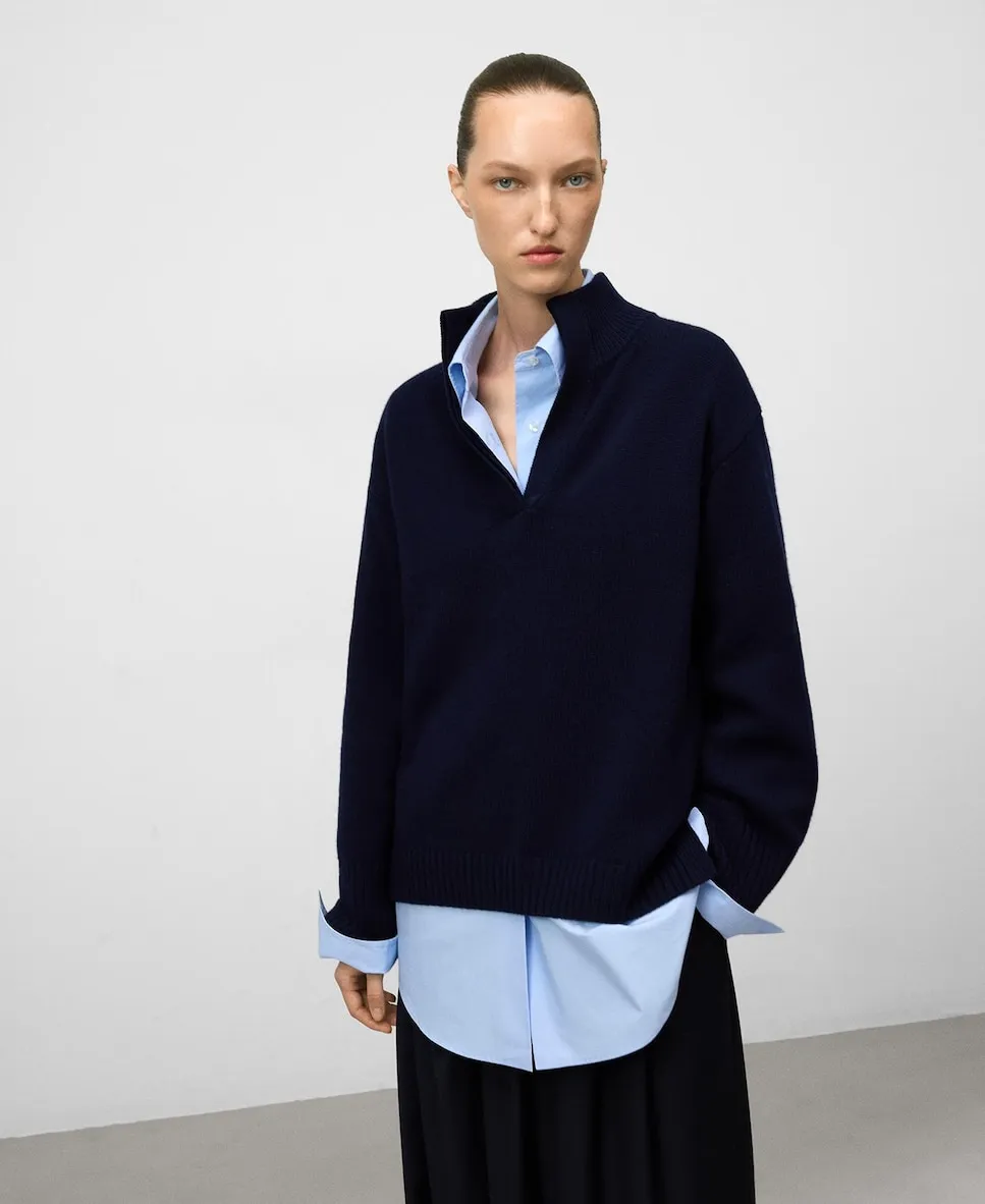 Женский джемпер с V-образным вырезом из мериносовой шерсти Adolfo Dominguez, темно-синий
Женский джемпер с V-образным вырезом из мериносовой шерсти Adolfo Dominguez, темно-синий