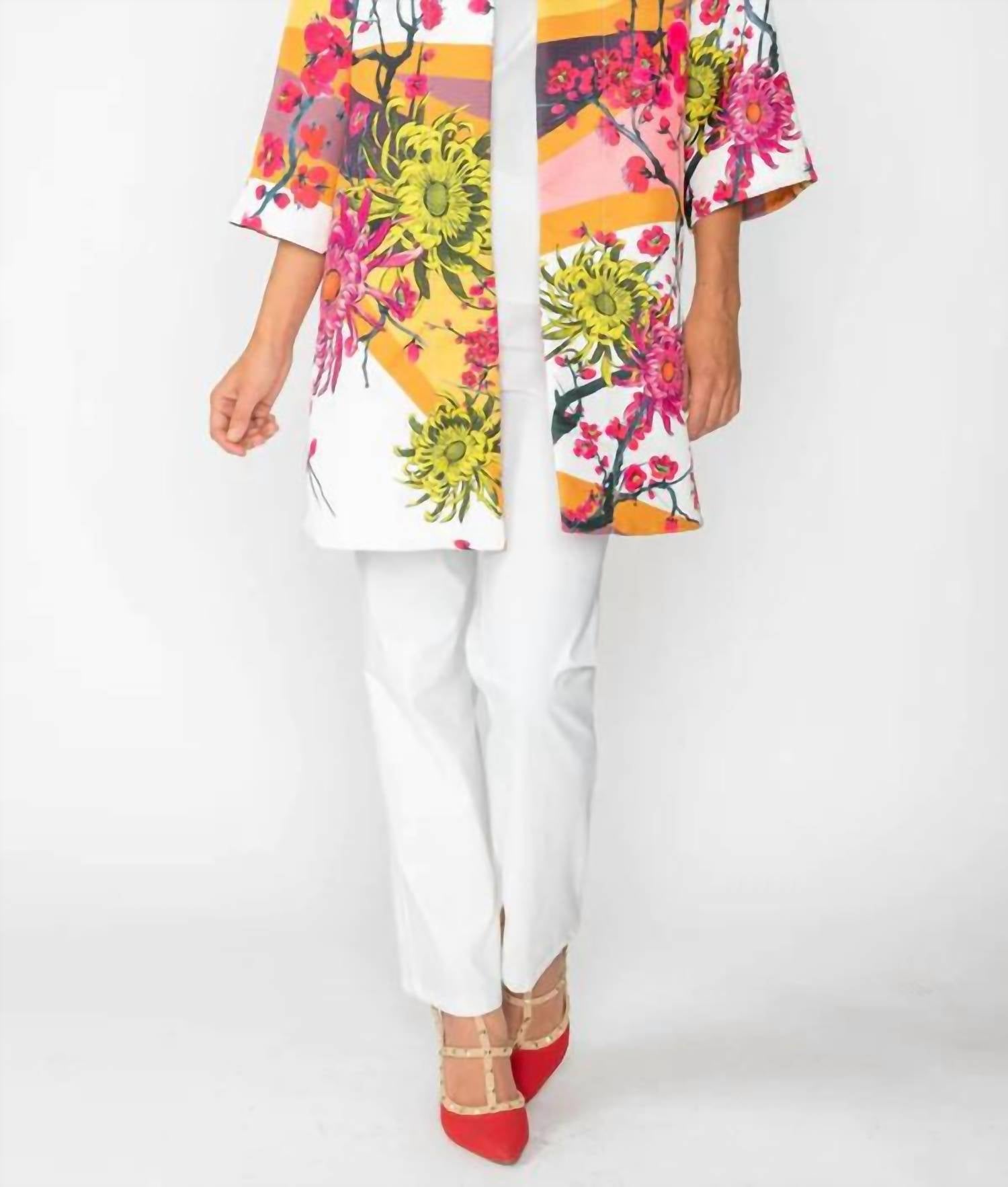 Длинная куртка с цветочным принтом в золотом цвете IC COLLECTION
Длинная куртка с цветочным принтом в золотом цвете IC COLLECTION