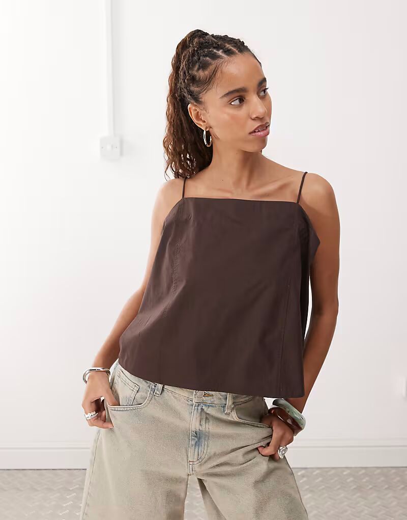 Топ Monki трапеция на бретелях коричневого цвета
Топ Monki трапеция на бретелях коричневого цвета