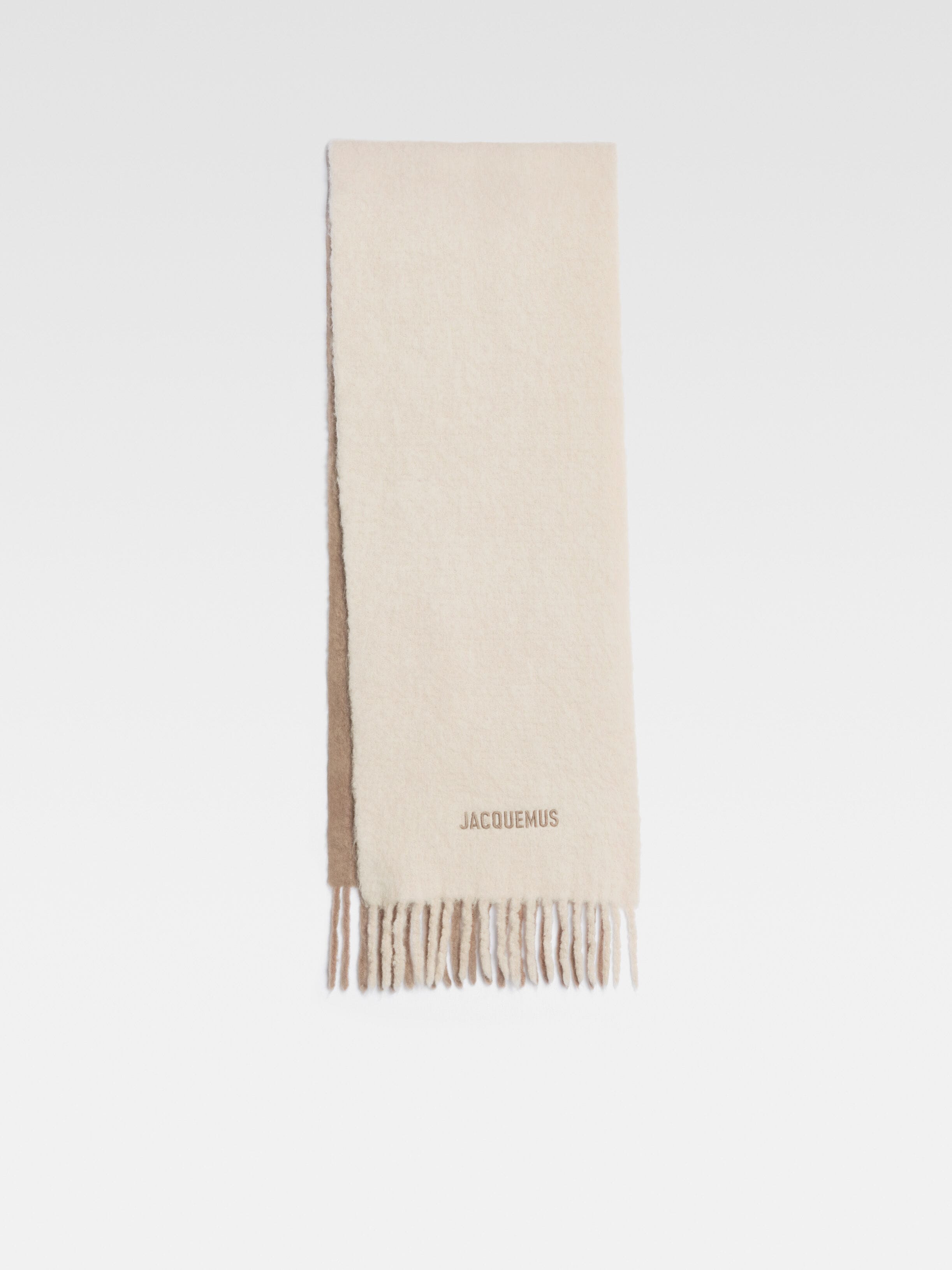 Градиентный шарф JACQUEMUS The Moisson scarf, цвет Multi-Beige 
Градиентный шарф JACQUEMUS The Moisson scarf, цвет Multi-Beige