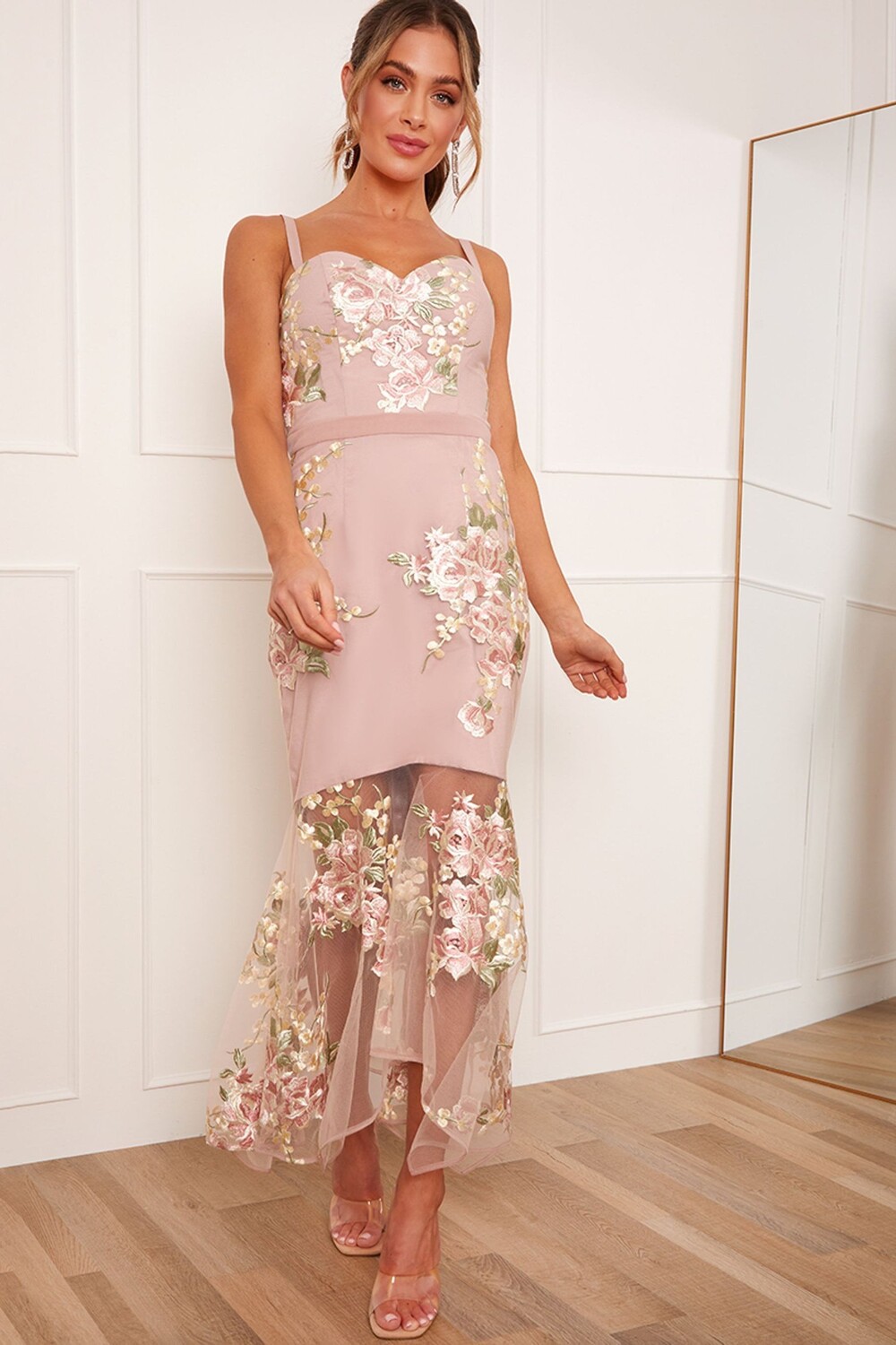 Кружевное облегающее платье с баской и вышитым узором Chi Chi London, розовый
Кружевное облегающее платье с баской и вышитым узором Chi Chi London, розовый