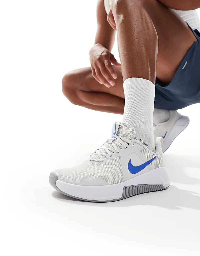 Кроссовки Nike Training MC 3 серого и синего цветов 
Кроссовки Nike Training MC 3 серого и синего цветов