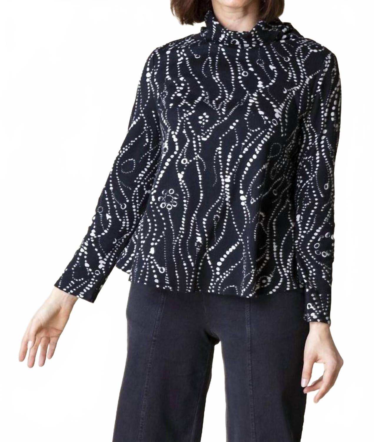 Черная водолазка с принтом Habitat
Черная водолазка с принтом Habitat