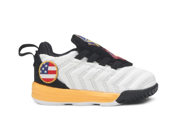 Кроссовки Nike LeBron 16 TD 'Space Travel', белый
Кроссовки Nike LeBron 16 TD 'Space Travel', белый