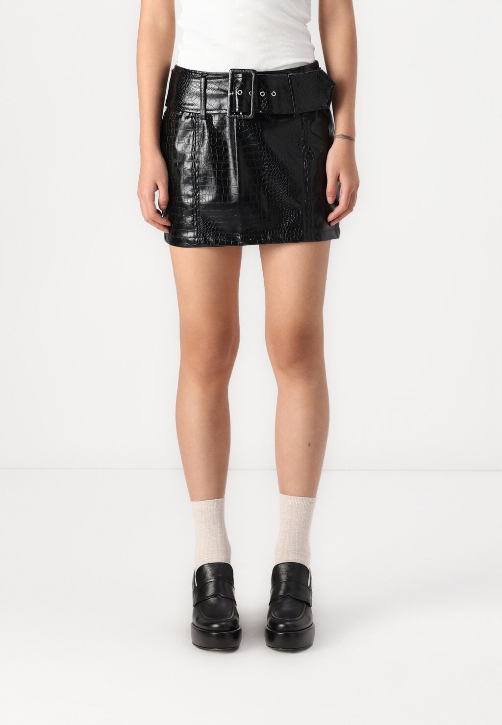 Мини-юбка ONLLIONA CROCO BELT SKIRT ONLY, черный
Мини-юбка ONLLIONA CROCO BELT SKIRT ONLY, черный