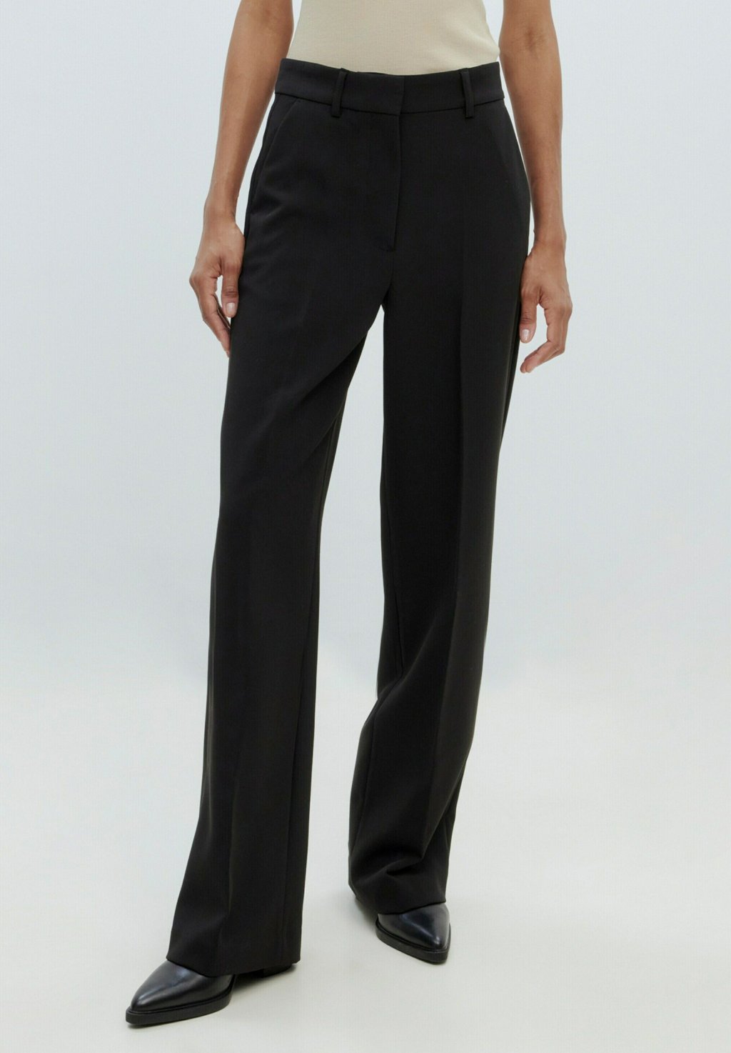 Брюки LAVEA EDITED, черный 
Брюки LAVEA EDITED, черный