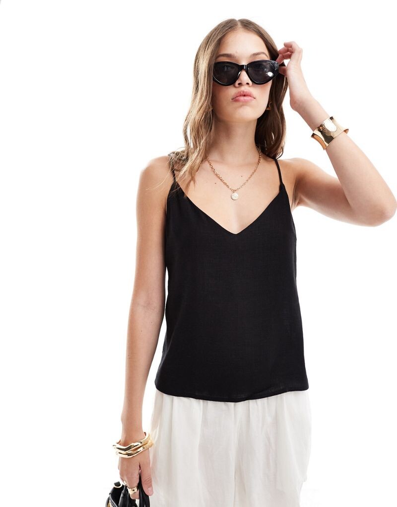 Черная льняная майка с v-образным вырезом ASOS DESIGN
Черная льняная майка с v-образным вырезом ASOS DESIGN