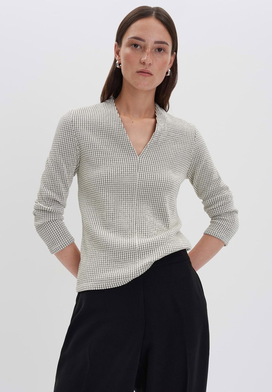 Топ someday. SLIM FIT TWO-TONE PATTERN, Black
Топ someday. SLIM FIT TWO-TONE PATTERN, Black