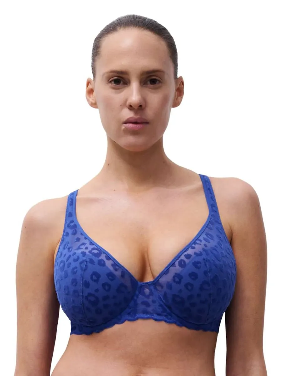 Бюстгальтер с наполнителем и эффектом увеличения с животным принтом из бархата из линии Girls Chantelle, синий
Бюстгальтер с наполнителем и эффектом увеличения с животным принтом из бархата из линии Girls Chantelle, синий