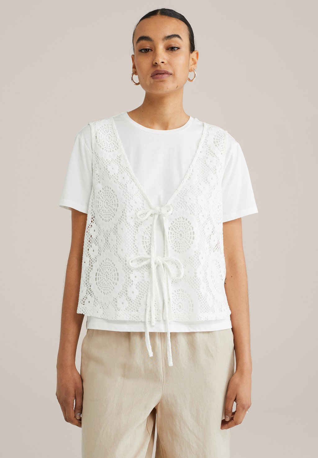 Базовая футболка Waistcoat WE Fashion, кремовый
Базовая футболка Waistcoat WE Fashion, кремовый