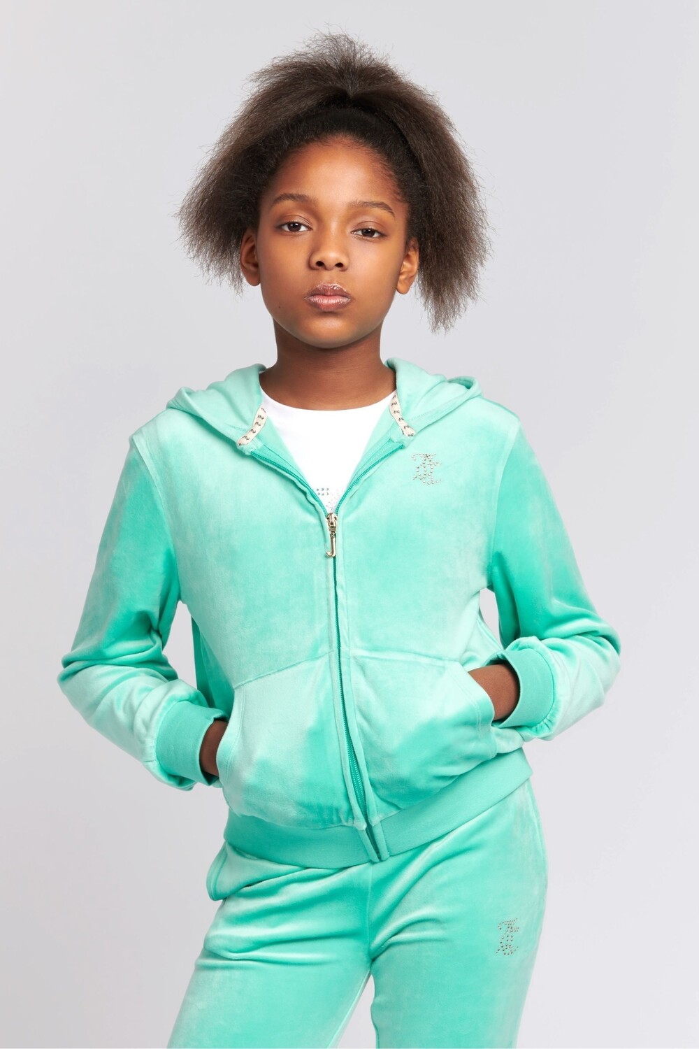 Худи кремового цвета украшенное стразами и застегивающееся на молнию Juicy Couture, синий
Худи кремового цвета украшенное стразами и застегивающееся на молнию Juicy Couture, синий