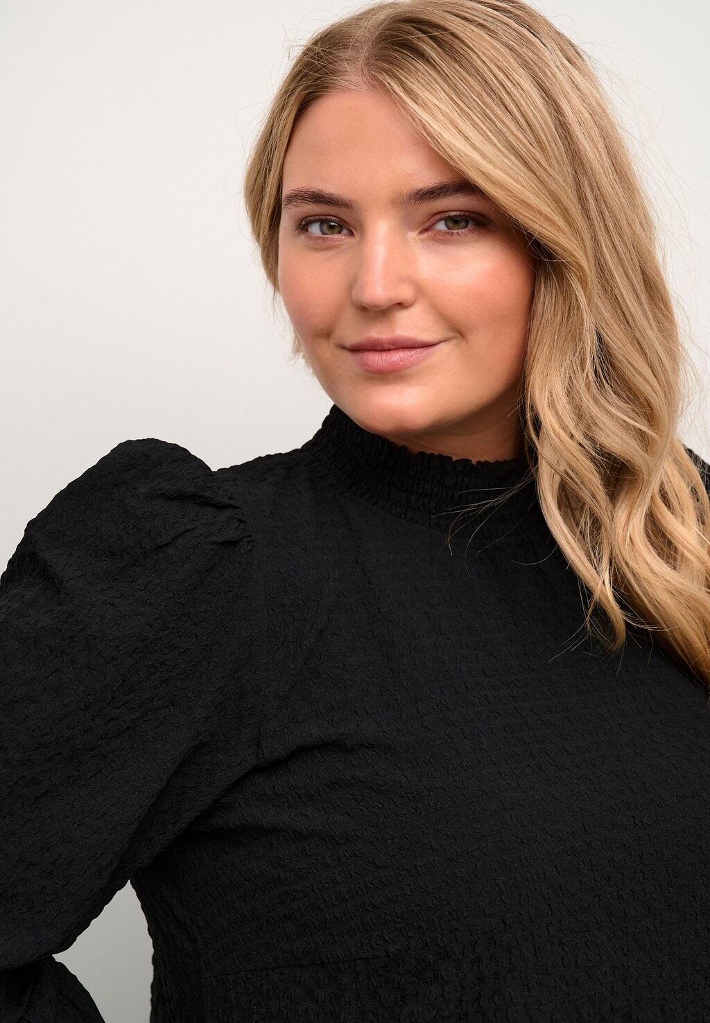 Блузка Kaffe Curve KCDITTA SMOCK, цвет black deep
Блузка Kaffe Curve KCDITTA SMOCK, цвет black deep