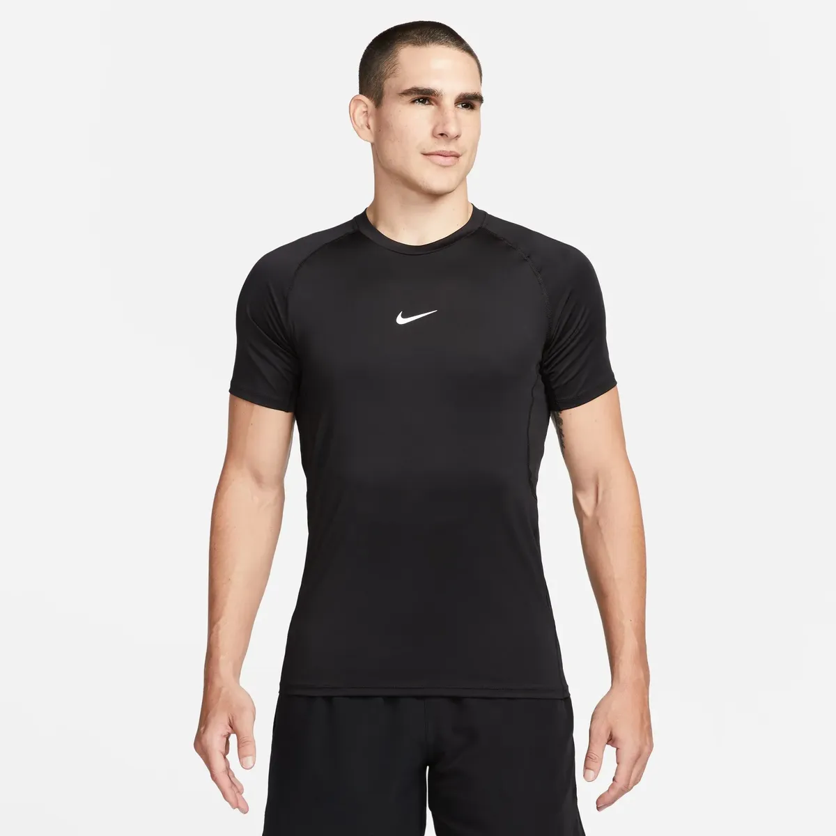 Тренировочная рубашка Nike "PRO DRI-FIT MEN'S SLIM SHORT-SLEEVE TOP", белый
Тренировочная рубашка Nike "PRO DRI-FIT MEN'S SLIM SHORT-SLEEVE TOP", белый