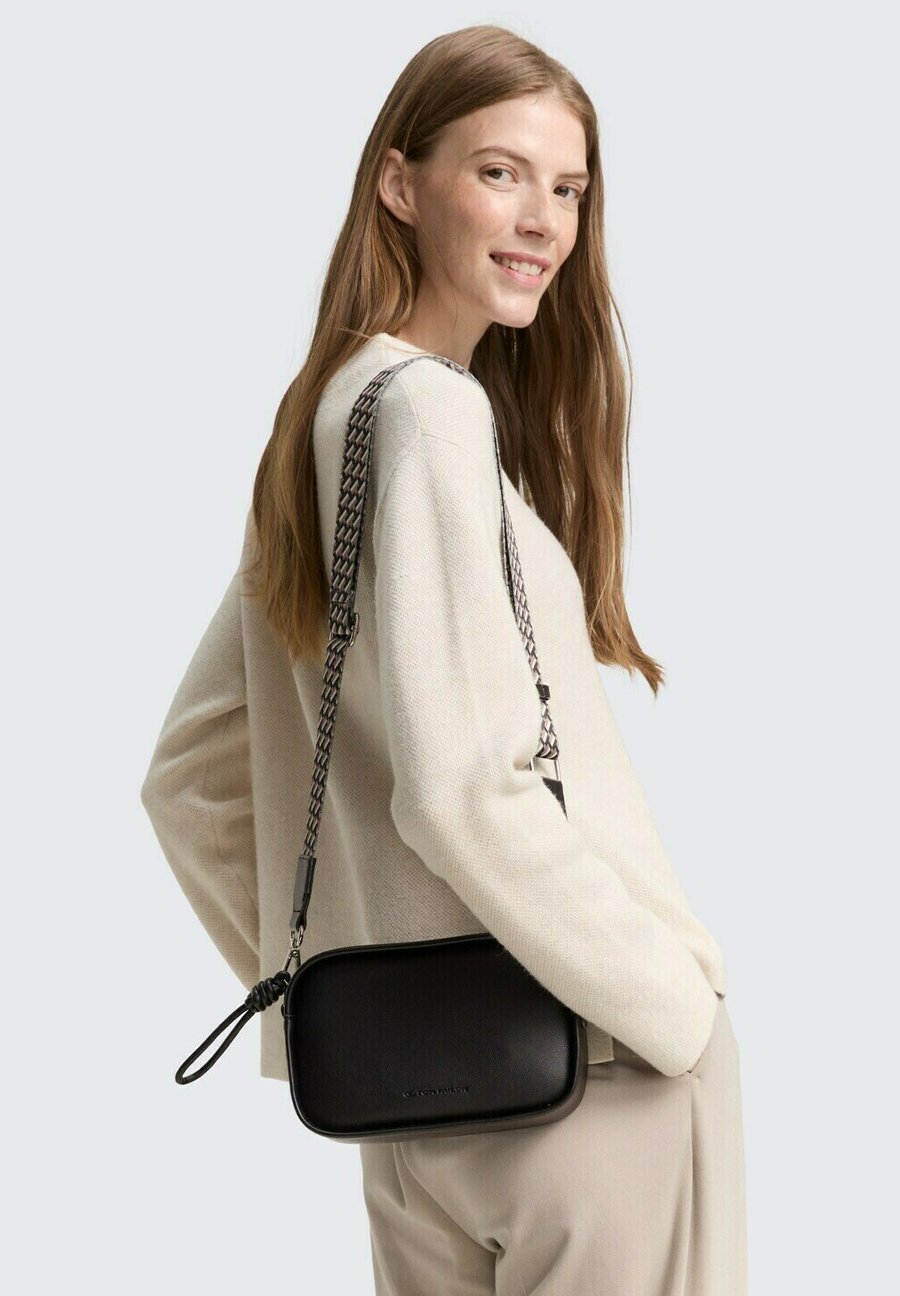 Сумка кросс-боди TOM TAILOR Cross body bag, Schwarz Black/Black
Сумка кросс-боди TOM TAILOR Cross body bag, Schwarz Black/Black