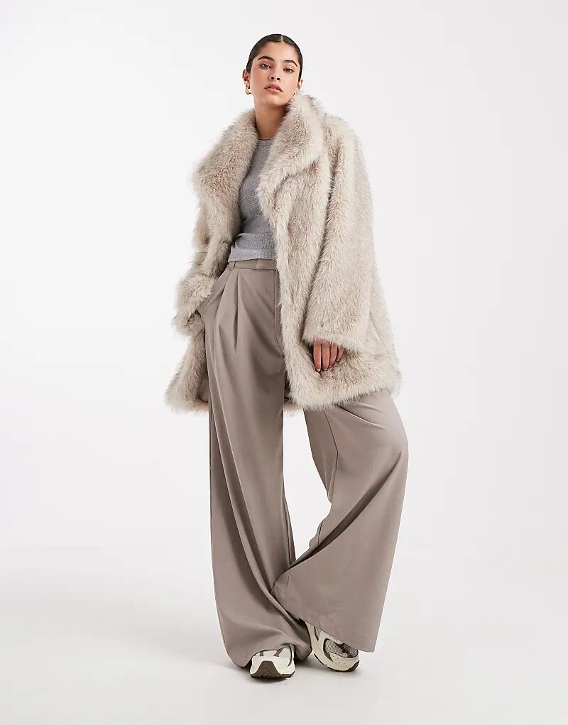 Куртка South Beach средней длины с длинным ворсом и воротником из искусственного меха бежевого цвета
Куртка South Beach средней длины с длинным ворсом и воротником из искусственного меха бежевого цвета