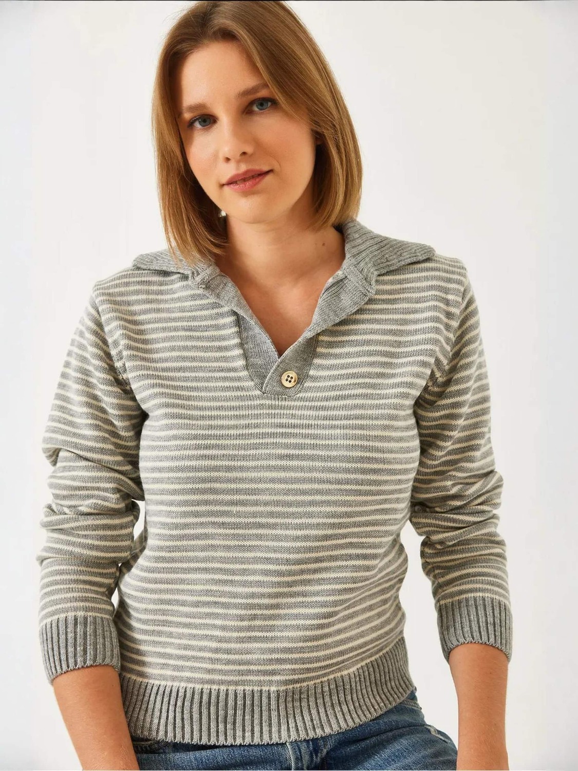 Bianco Lucci Свитер в крапчато-сером цвете
Bianco Lucci Свитер в крапчато-сером цвете