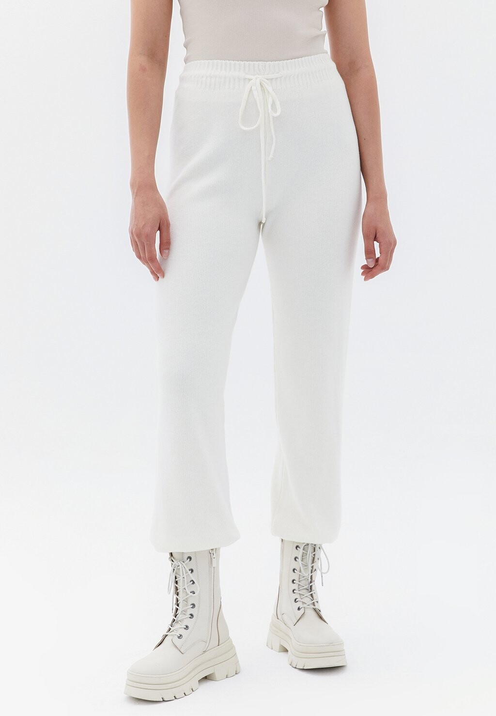 Спортивные брюки SOFT TOUCH JOGGER OXXO, кремовый
Спортивные брюки SOFT TOUCH JOGGER OXXO, кремовый