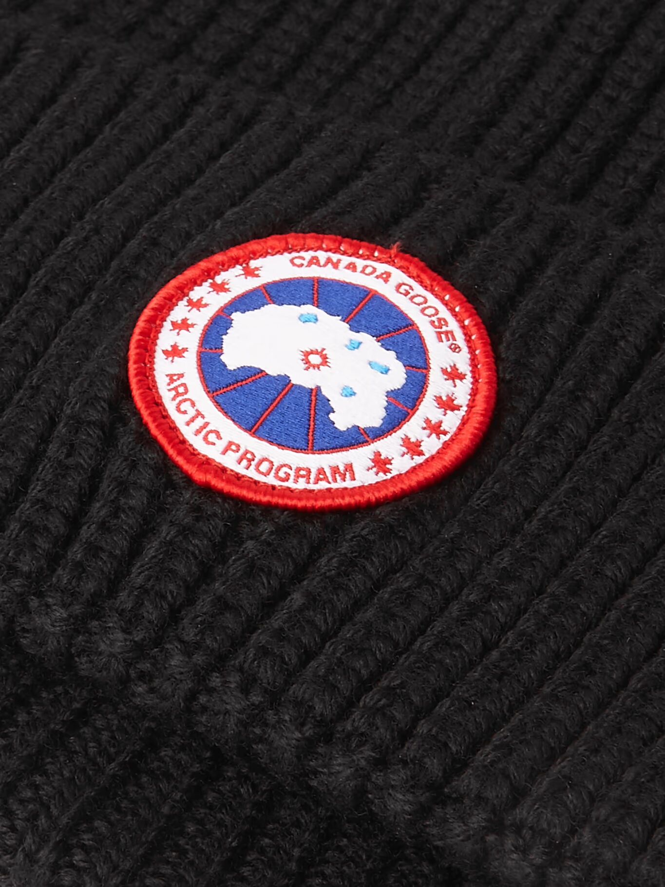Шапка-бини из шерсти мериноса в рубчик с аппликацией логотипа CANADA GOOSE, черный
Шапка-бини из шерсти мериноса в рубчик с аппликацией логотипа CANADA GOOSE, черный