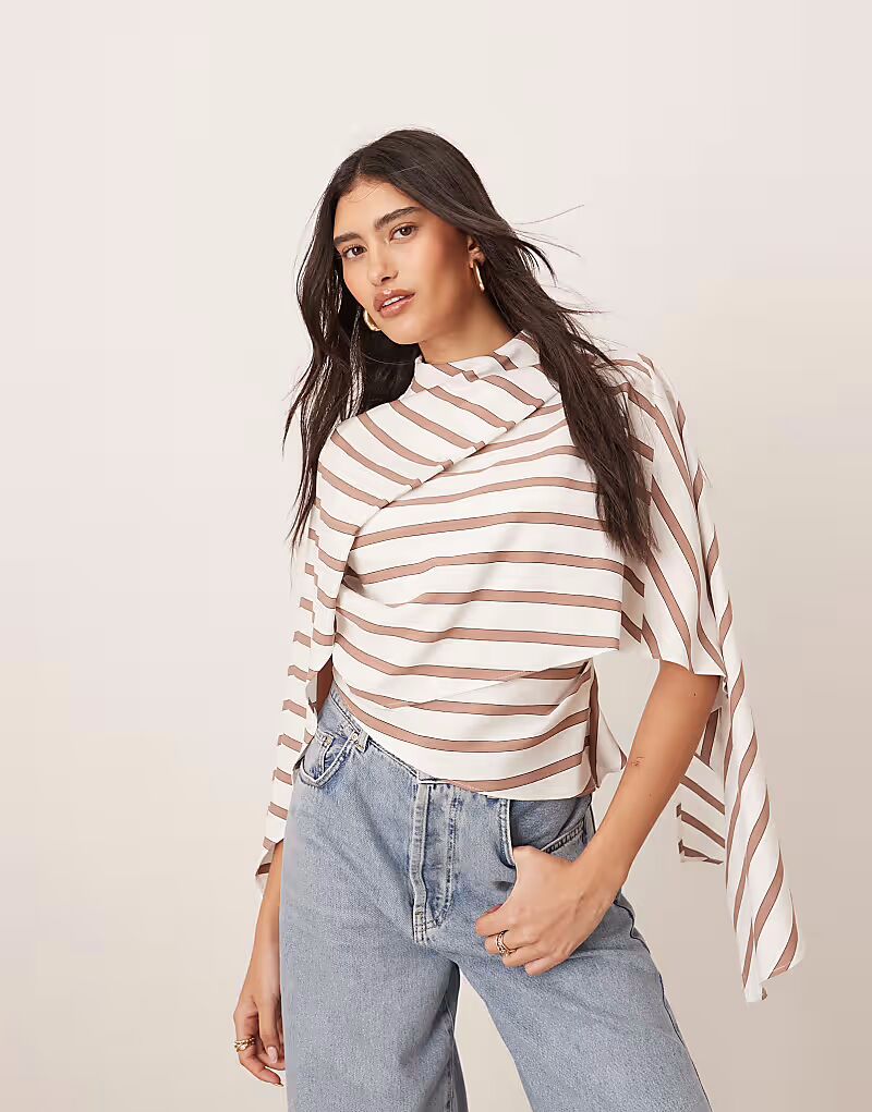 Асимметричный топ ARRANGE с драпировкой на горловине в полоску цвета верблюжьей шерсти
Асимметричный топ ARRANGE с драпировкой на горловине в полоску цвета верблюжьей шерсти