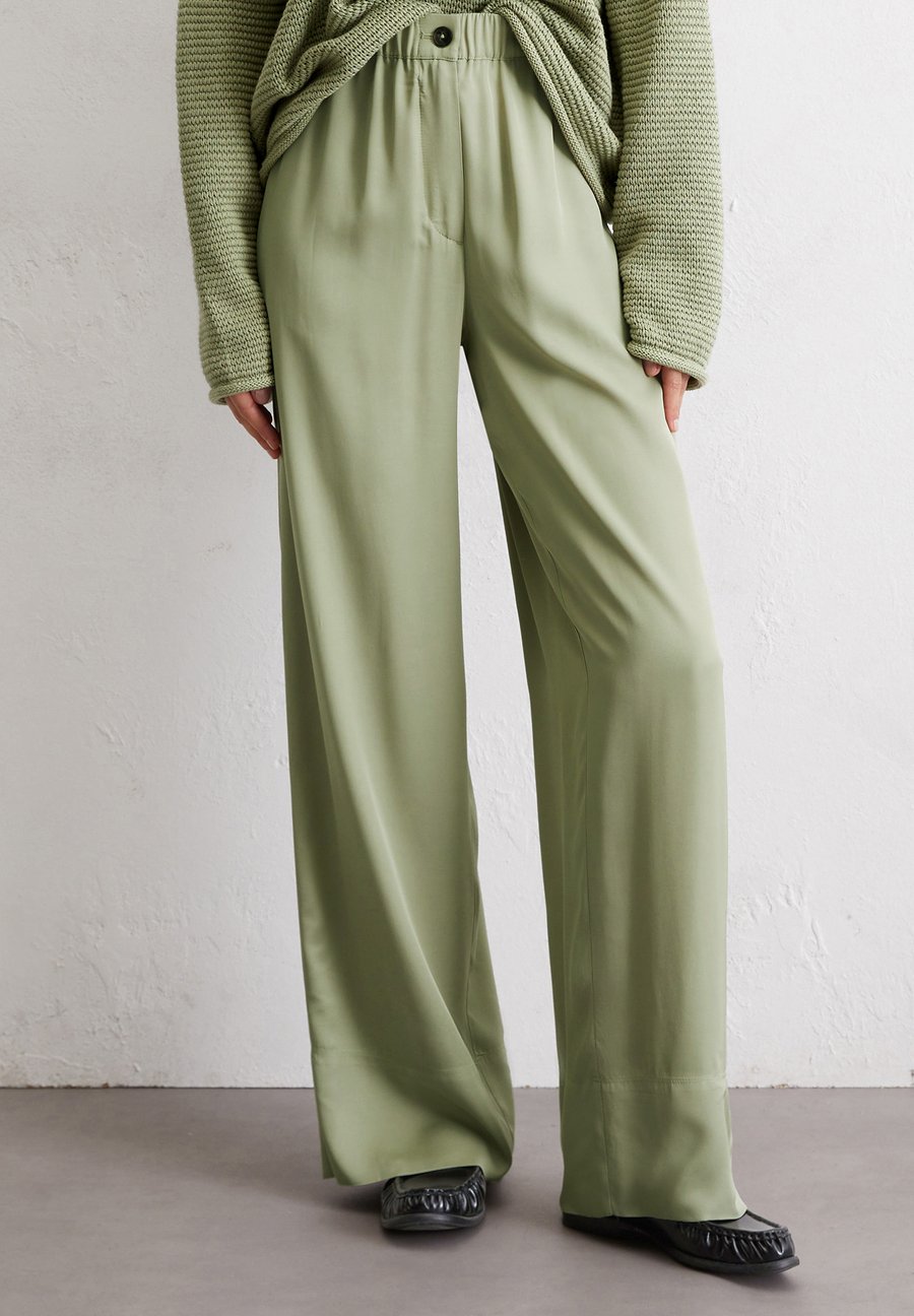 Брюки Marc O'Polo FLIESSENDE WIDE , Smooth Sage/Green
Брюки Marc O'Polo FLIESSENDE WIDE , Smooth Sage/Green