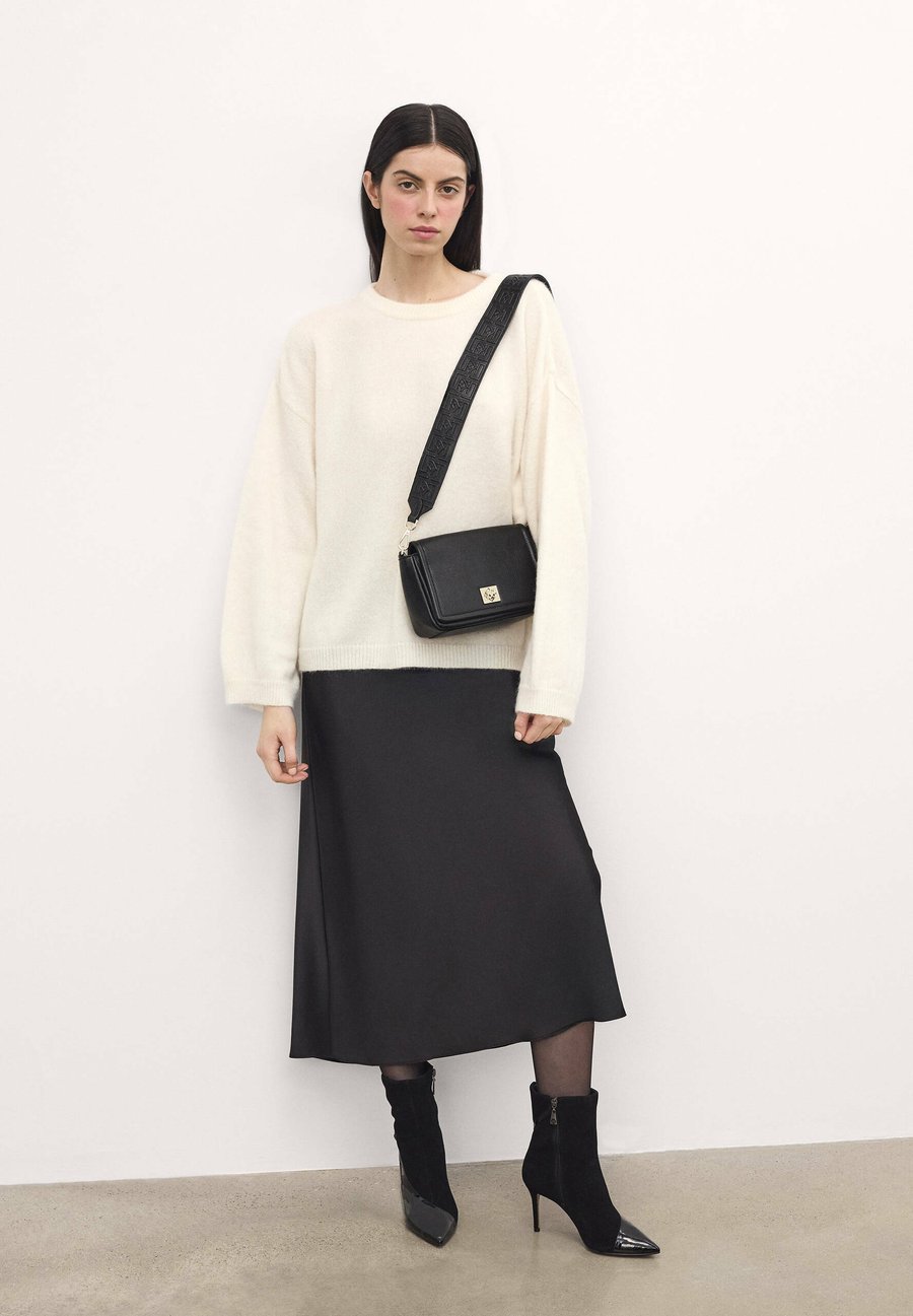 Сумка кросс-боди Kazar ZIRELIA, Black
Сумка кросс-боди Kazar ZIRELIA, Black