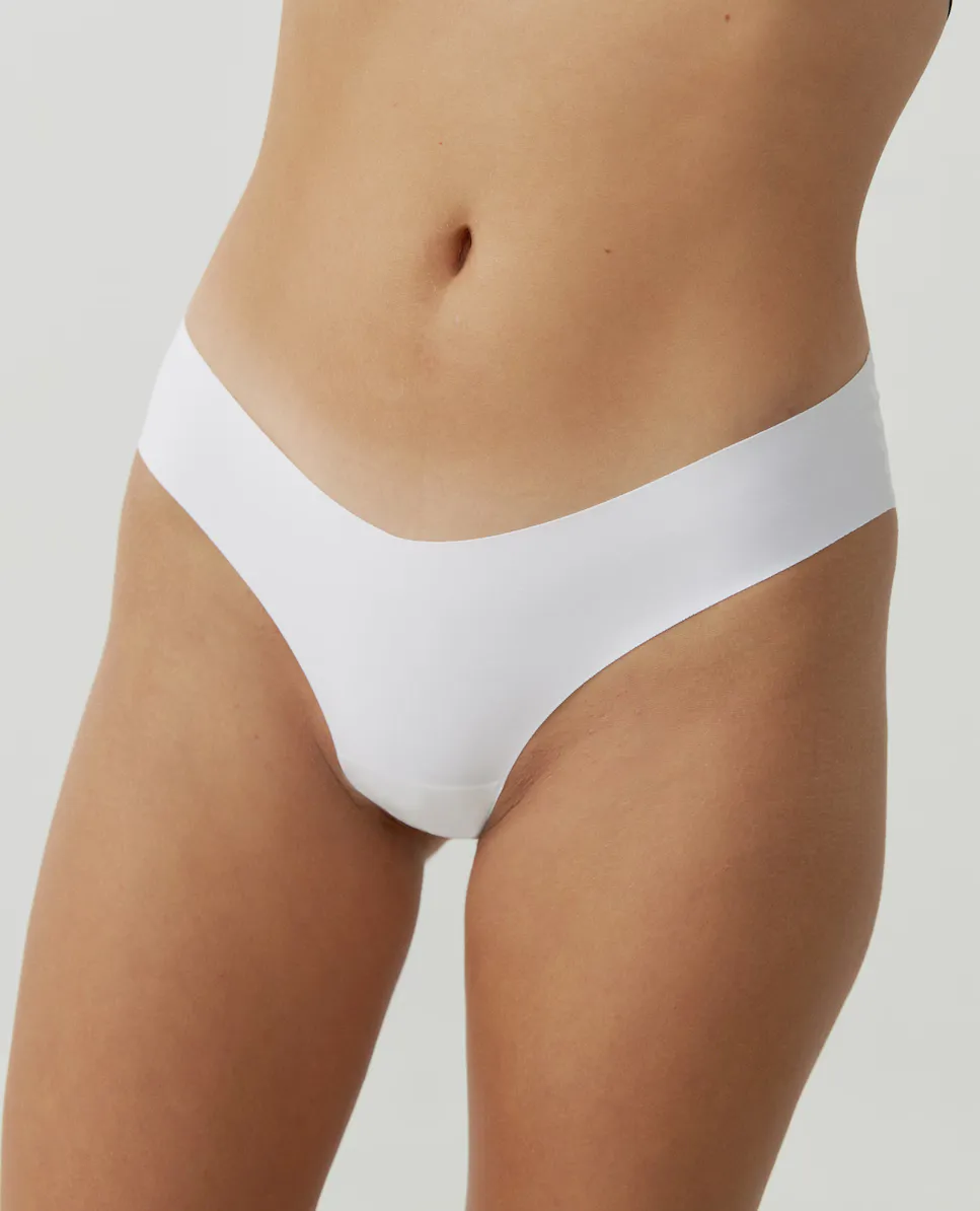 Упаковка из 3 классических невидимых трусиков из микрофибры Black Limba, белый
Упаковка из 3 классических невидимых трусиков из микрофибры Black Limba, белый