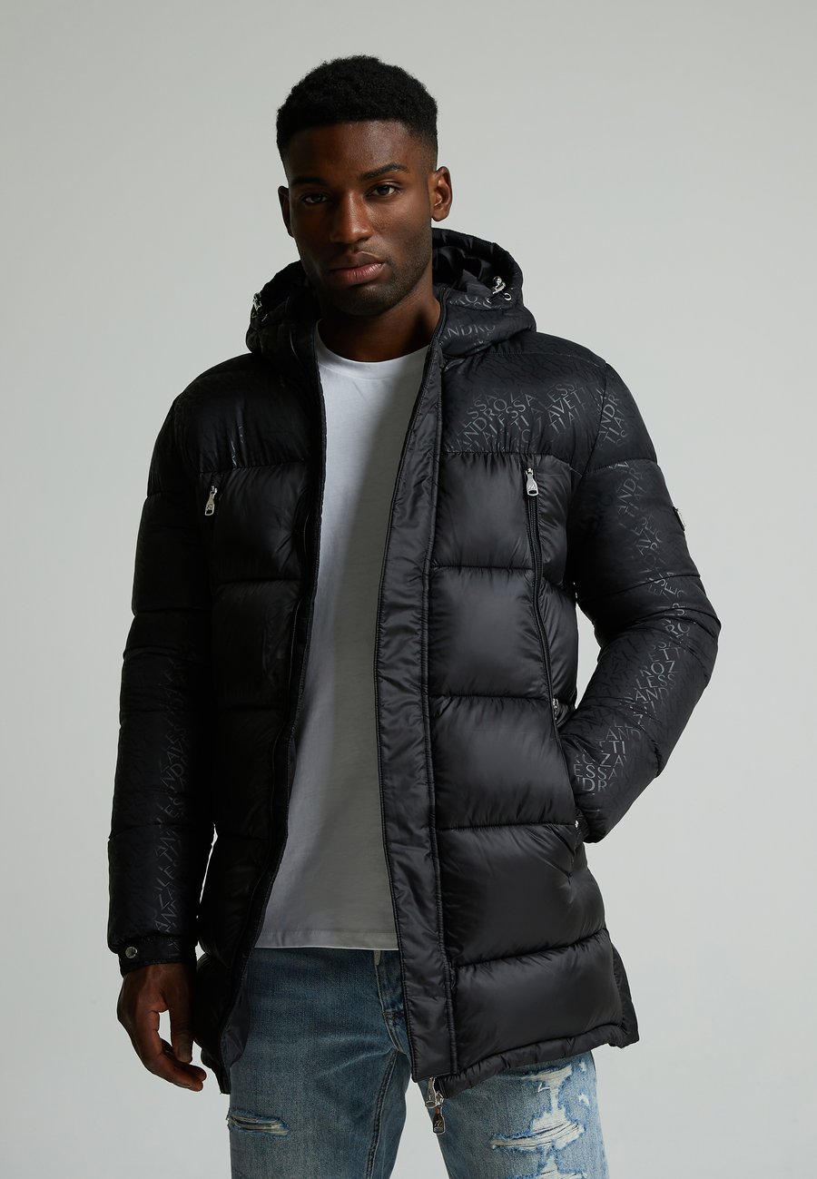 Пальто Alessandro Zavetti VIARDI LONGLINE JACKET, Black
Пальто Alessandro Zavetti VIARDI LONGLINE JACKET, Black