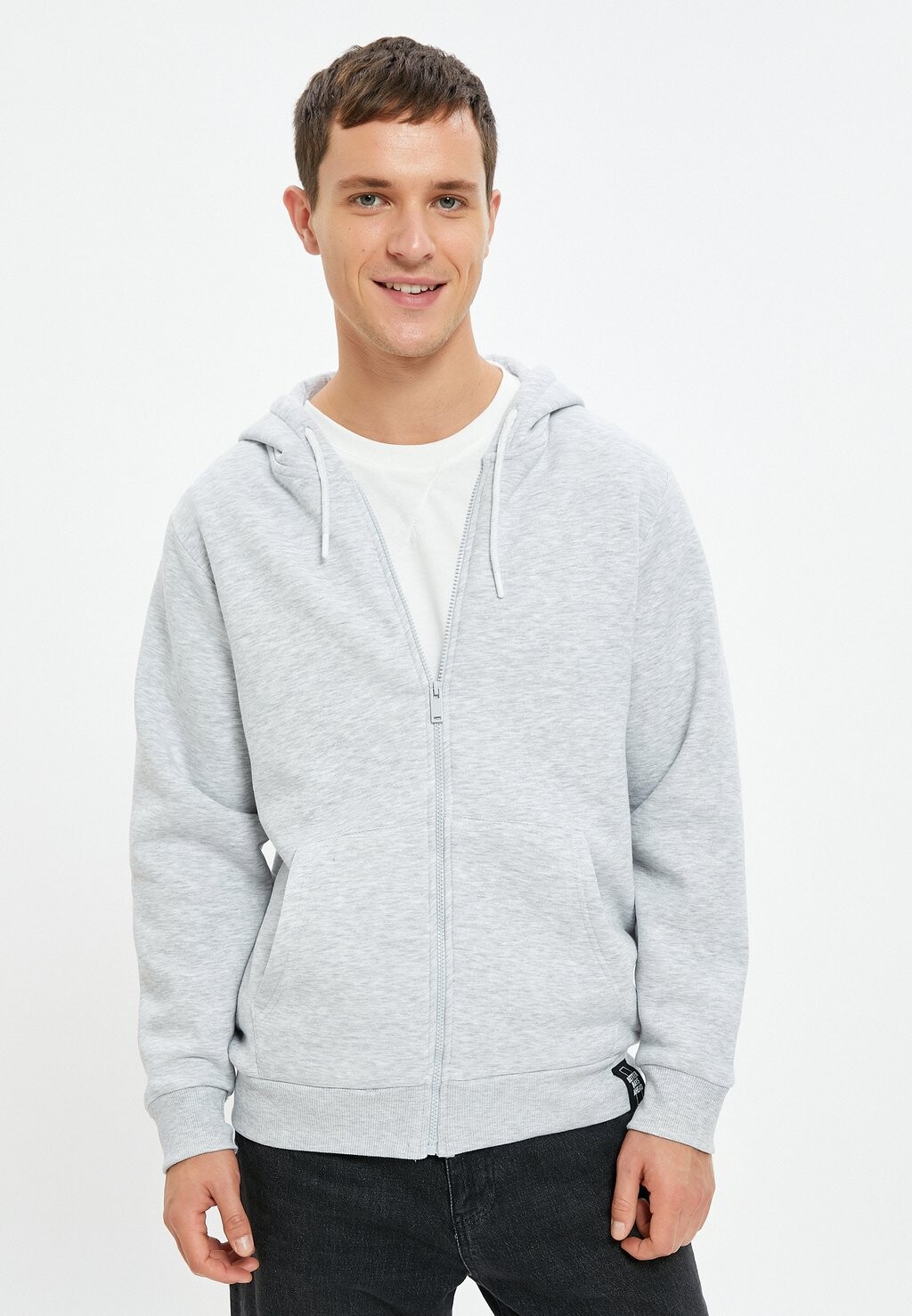 Толстовка на молнии ZIPPER POCKET DETAIL Koton, серый
Толстовка на молнии ZIPPER POCKET DETAIL Koton, серый