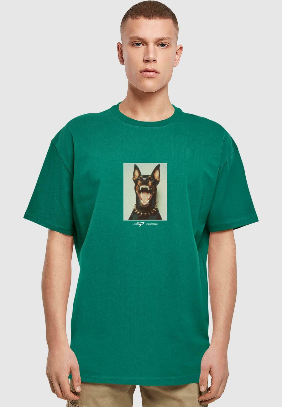 Футболка Upscale by Mister Tee Print T-shirt, Green, Зеленый, Футболка Upscale by Mister Tee Print T-shirt, Green
Футболка Upscale by Mister Tee Print T-shirt, Green, Зеленый, Футболка Upscale by Mister Tee Print T-shirt, Green